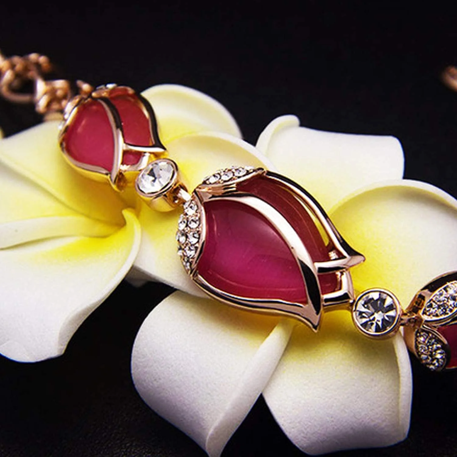 دستبند شیک و جدید زنانه و دخترانه با کریستال اتریشی رزگلد