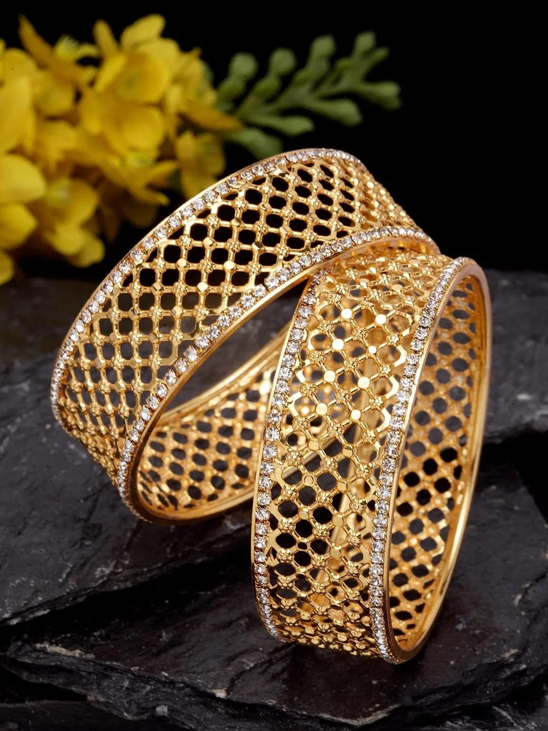 ست دو عددی النگو زنانه با روکش طلایی، طرح جدید، سنتی و شیک از برند شاینینگ دیوا (طلایی) (11627b_2.6) ست دو عددی النگو زنانه با روکش طلایی، طرح جدید، سنتی و شیک از برند شاینینگ دیوا (طلایی) (11627b_2.6)