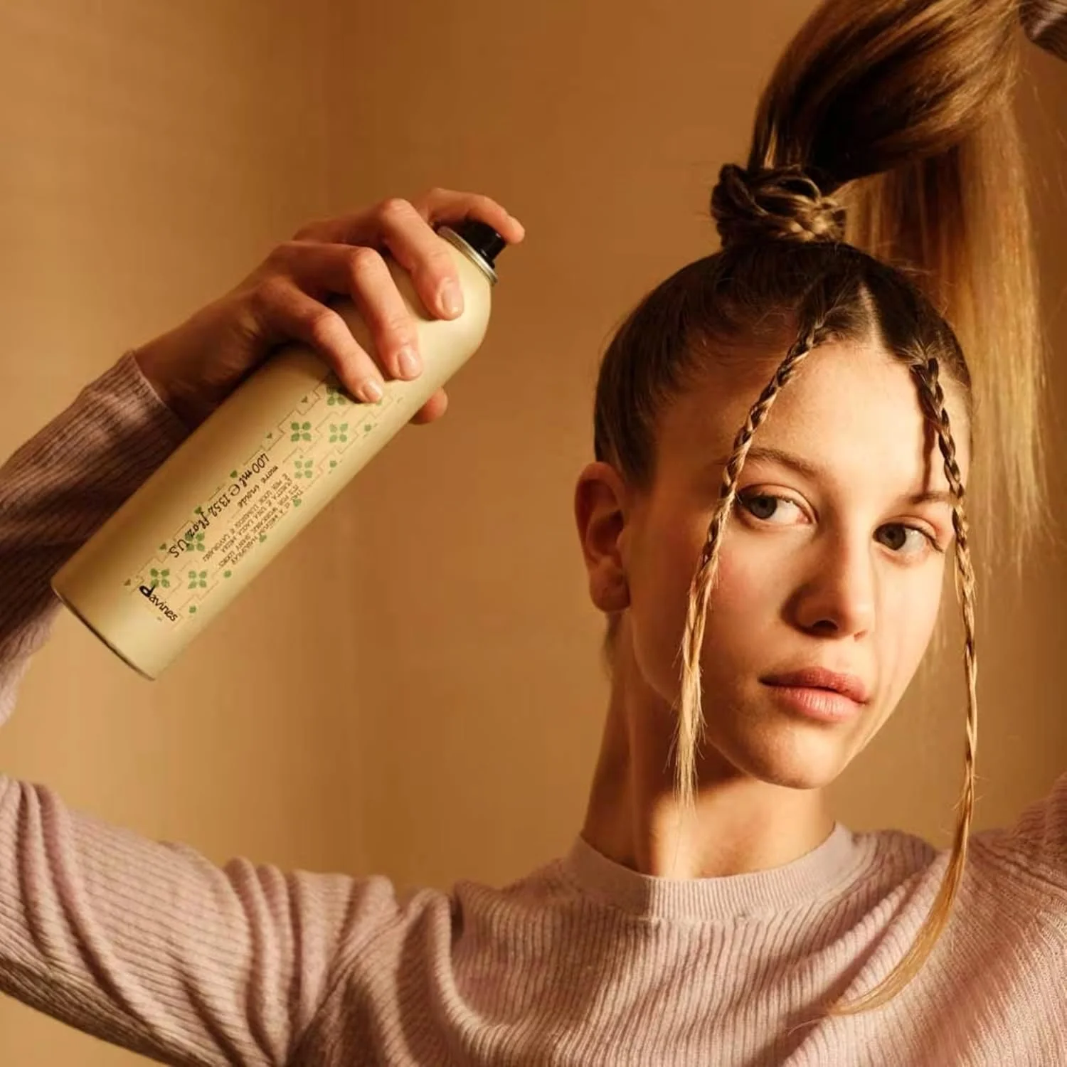 اسپری موی متوسط Davines، برس‌کشی آسان، بدون ایجاد رسوب، اسپری مو با نگه‌داری متوسط برای انواع مو، 400 میلی‌لیتر