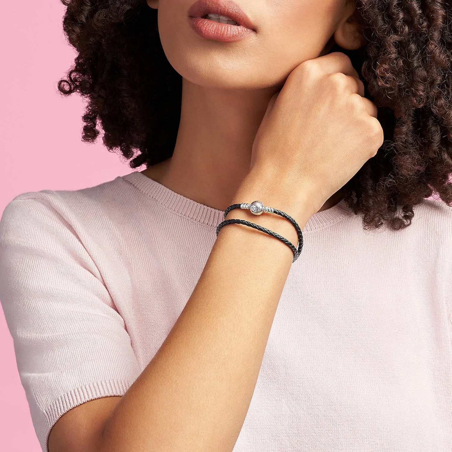 دستبند چرمی مشکی پاندورا با آویز نقره استرلینگ دستبند چرمی مشکی پاندورا با آویز نقره استرلینگ