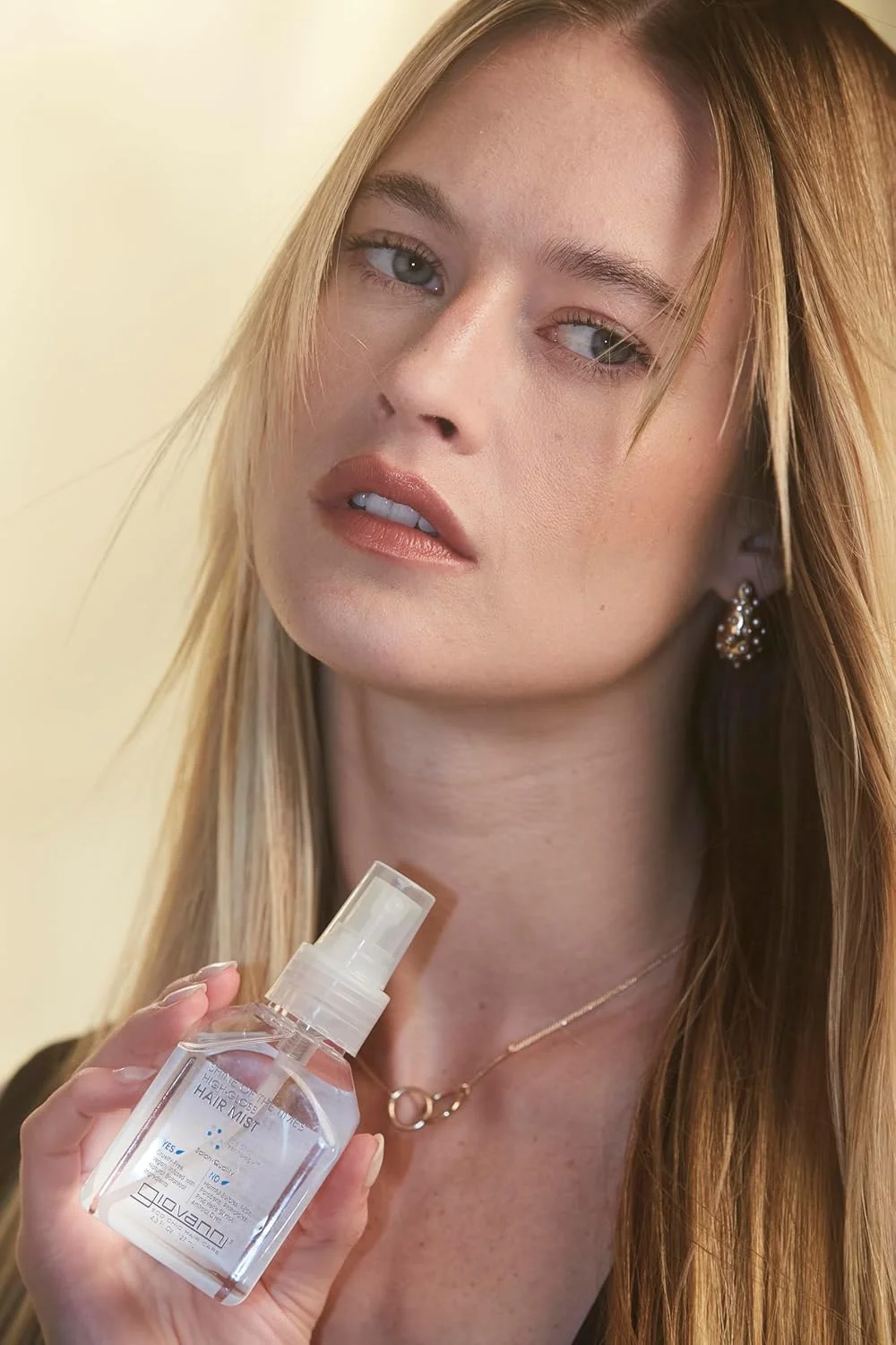 اسپری مو براق کننده GIOVANNI Shine of the Times - ضد وز، ایمن برای رنگ مو، کیفیت سالنی، بدون تست حیوانی، بدون پارابن، غنی شده با مواد گیاهی طبیعی - 127 میلی لیتر (3 عددی)