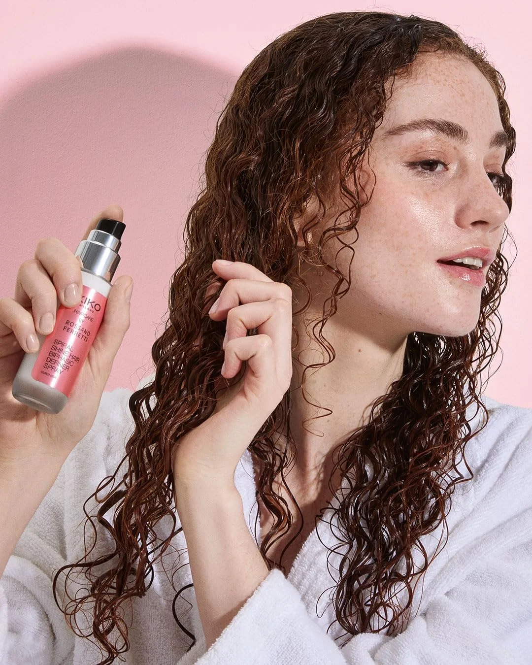 اسپری دو فاز حالت دهنده مو فر KIKO Milano Spiral Shine، اسپری دو فاز برای فر های مشخص و الاستیک تا 72 ساعت اسپری دو فاز حالت دهنده مو فر KIKO Milano Spiral Shine، اسپری دو فاز برای فر های مشخص و الاستیک تا 72 ساعت