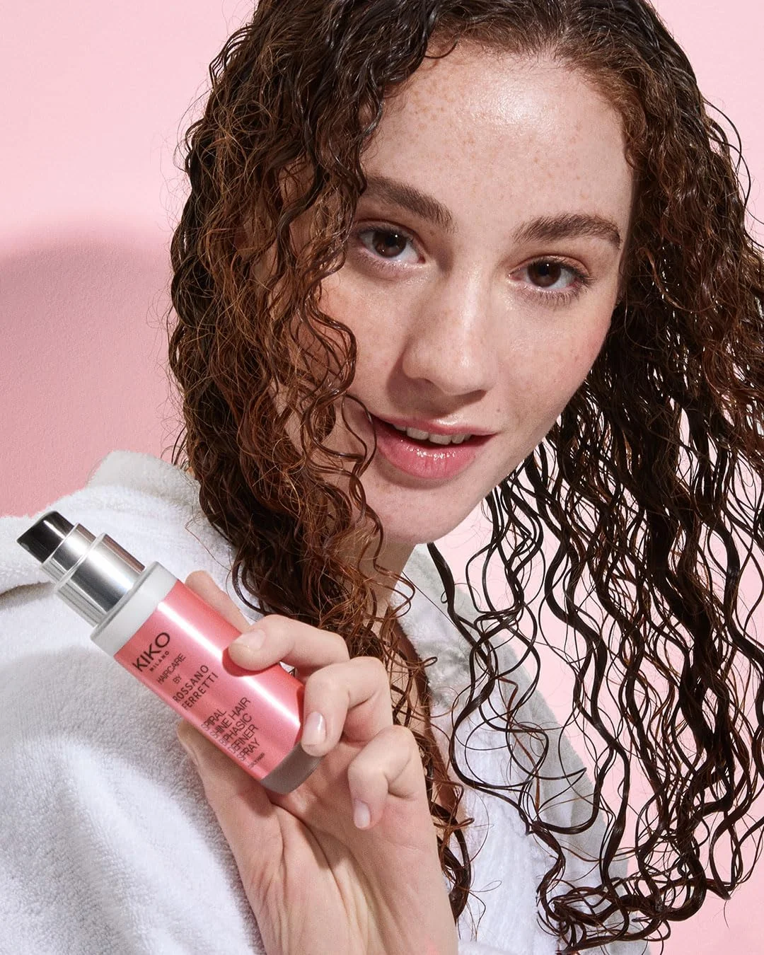 اسپری دو فاز حالت دهنده مو فر KIKO Milano Spiral Shine، اسپری دو فاز برای فر های مشخص و الاستیک تا 72 ساعت اسپری دو فاز حالت دهنده مو فر KIKO Milano Spiral Shine، اسپری دو فاز برای فر های مشخص و الاستیک تا 72 ساعت