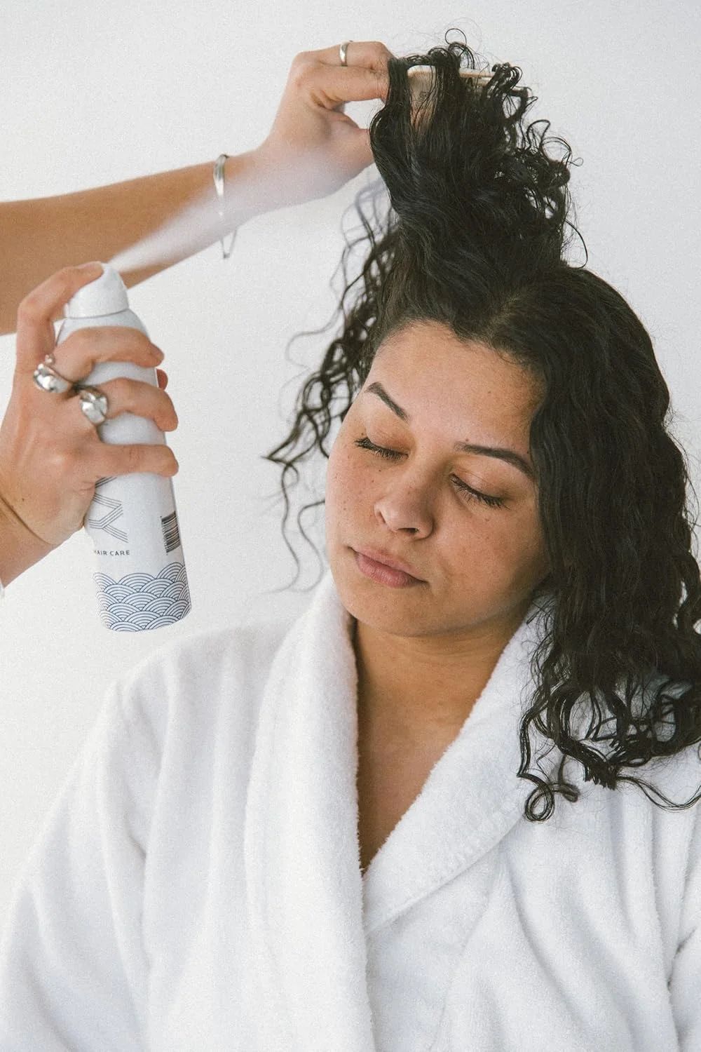 اسپری بافت دهنده موی خشک نیوی هیر کر مدل Pebble Beach