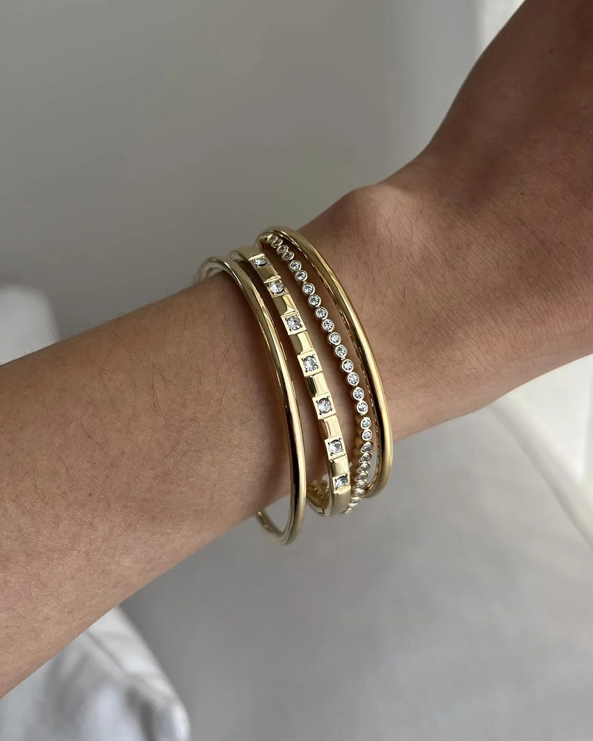 دستبند تنیس زنانه پاوی با روکش طلای 14 عیار و نگین های زیرکونیا گرد | هدیه جواهرات مد روز