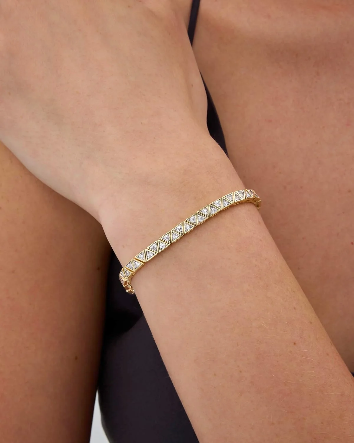 دستبند تنیس زنانه پاوی با روکش طلای 14 و 18 عیار و نگین های اتمی - دستبند طلایی با نگین های زیرکونیا، برش تریلیون، برش رادیانت، گرد، گلابی و قلبی - سایزهای مختلف