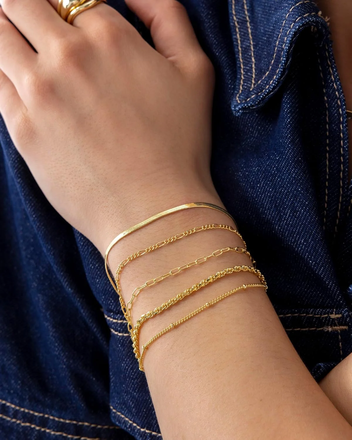 پک دستبند شش زنجیره زنانه با روکش طلای 18 عیار | ست دستبندهای زنجیری مهره دار، ماری، طنابی و گیره کاغذی