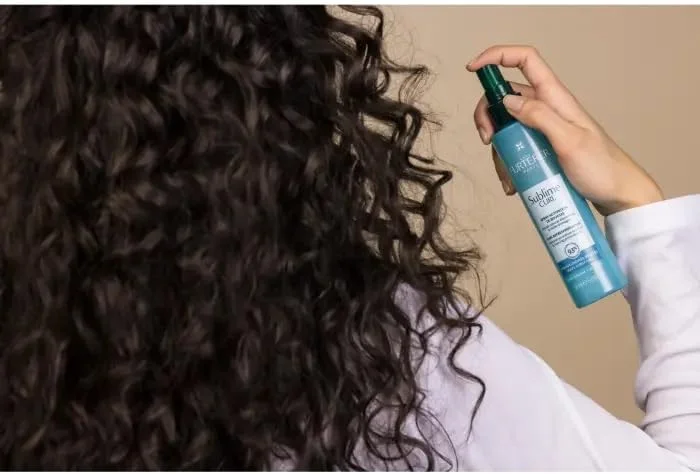 اسپری طراوت بخش موهای فر رنه فورترر مدل Sublime Curl حجم 150 میلی لیتر - احیا کننده موهای فر و مجعد، فعال شده با حرارت، فاقد سیلیکون، 93% مواد طبیعی برای حالت دهی و درخشش