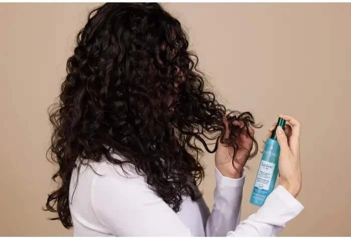 اسپری طراوت بخش موهای فر رنه فورترر مدل Sublime Curl حجم 150 میلی لیتر - احیا کننده موهای فر و مجعد، فعال شده با حرارت، فاقد سیلیکون، 93% مواد طبیعی برای حالت دهی و درخشش