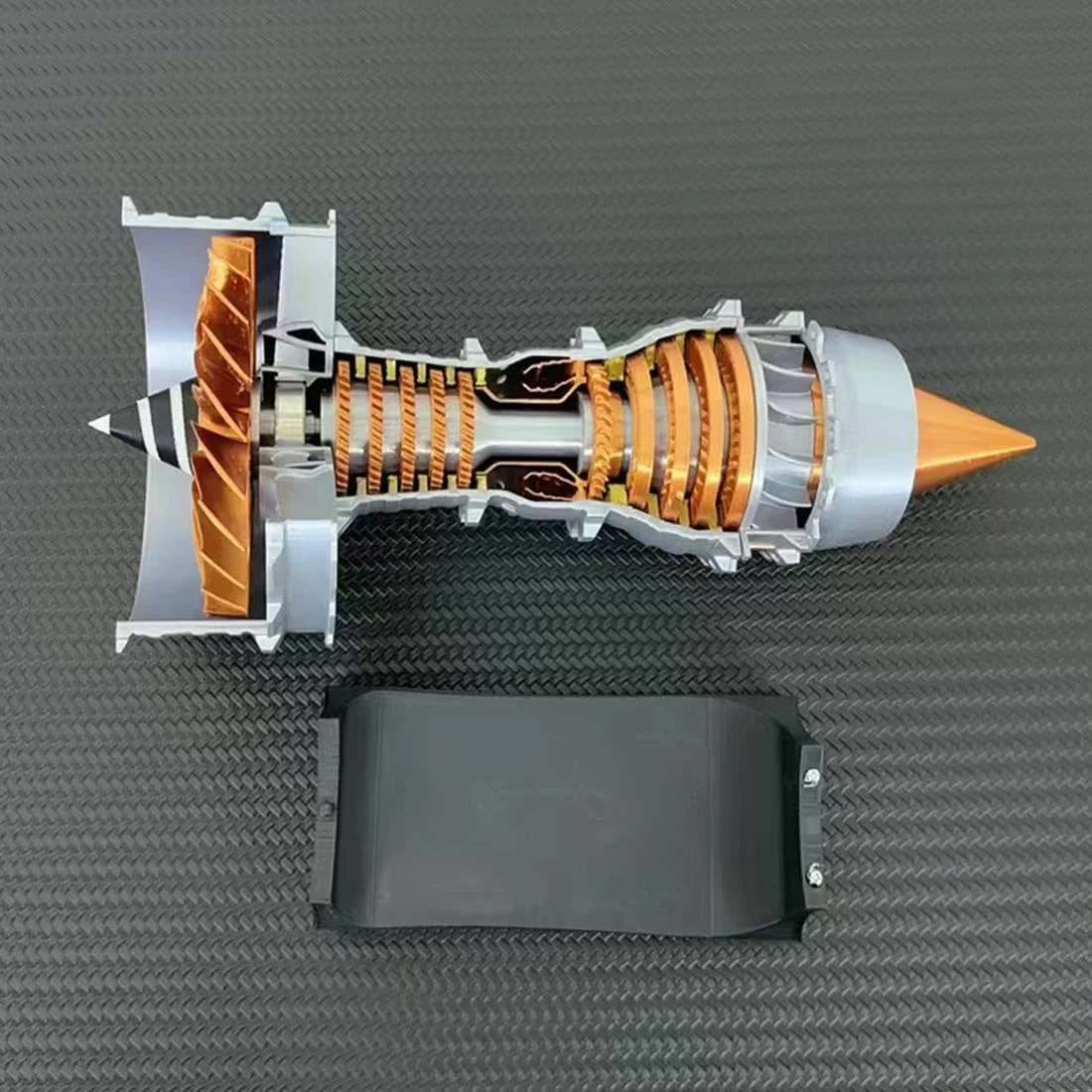 مدل کیت موتور توربوفن هواپیمای شبیه سازی شده KAROYD Trent 900 با نور LED، مدل موتور قابل بهره برداری مونتاژ DIY، اسباب بازی های علمی مکانیکی (بیش از 50 قطعه / رنگ برنجی)