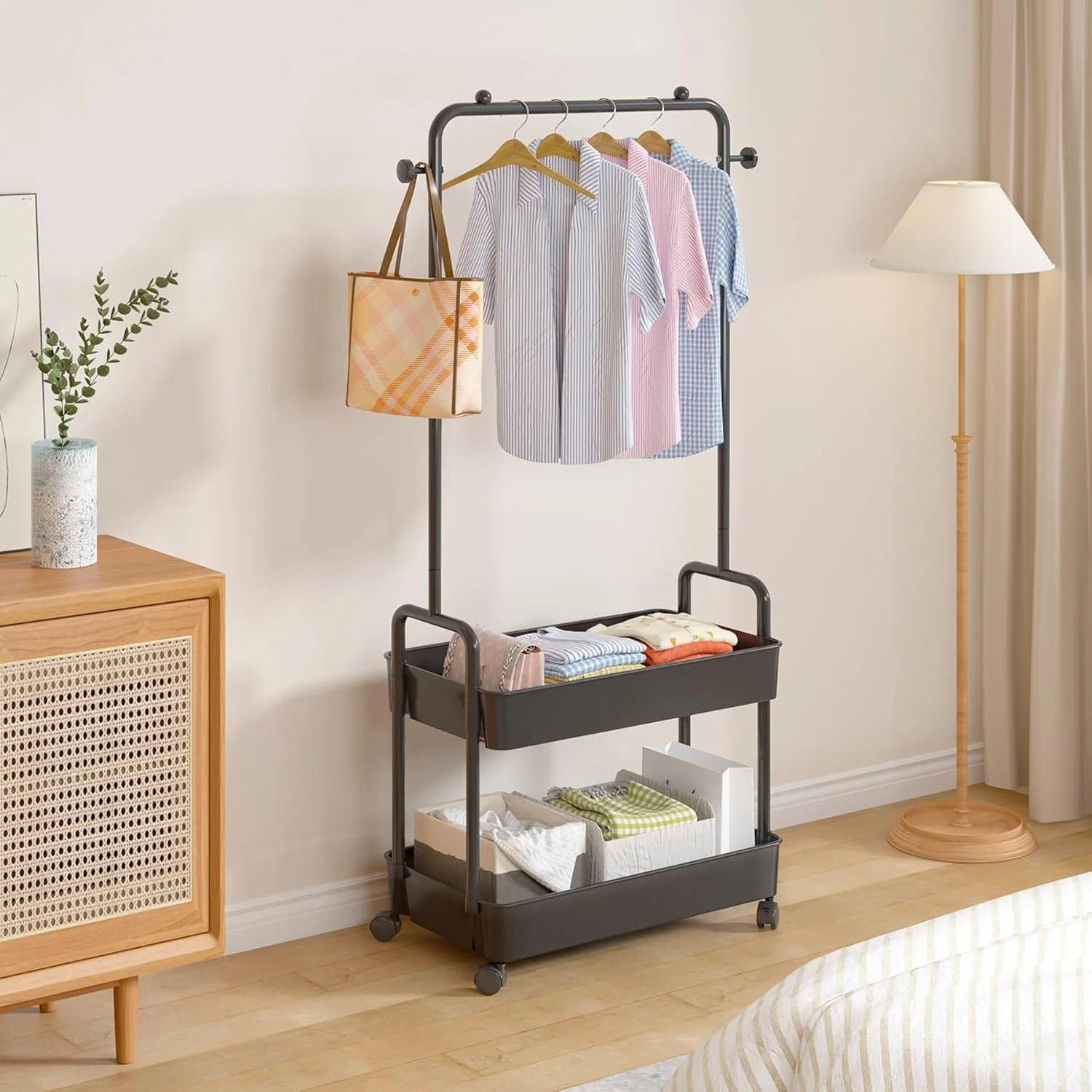 رگال لباس 2 در 1 ANTOLE، رگال لباس با 2 سبد فلزی طبقه ای، ارگانایزر لباس چرخ دار، استند رگال لباس و کت روی چرخ، رگال لباس، رگال لباس سنگین (مشکی)