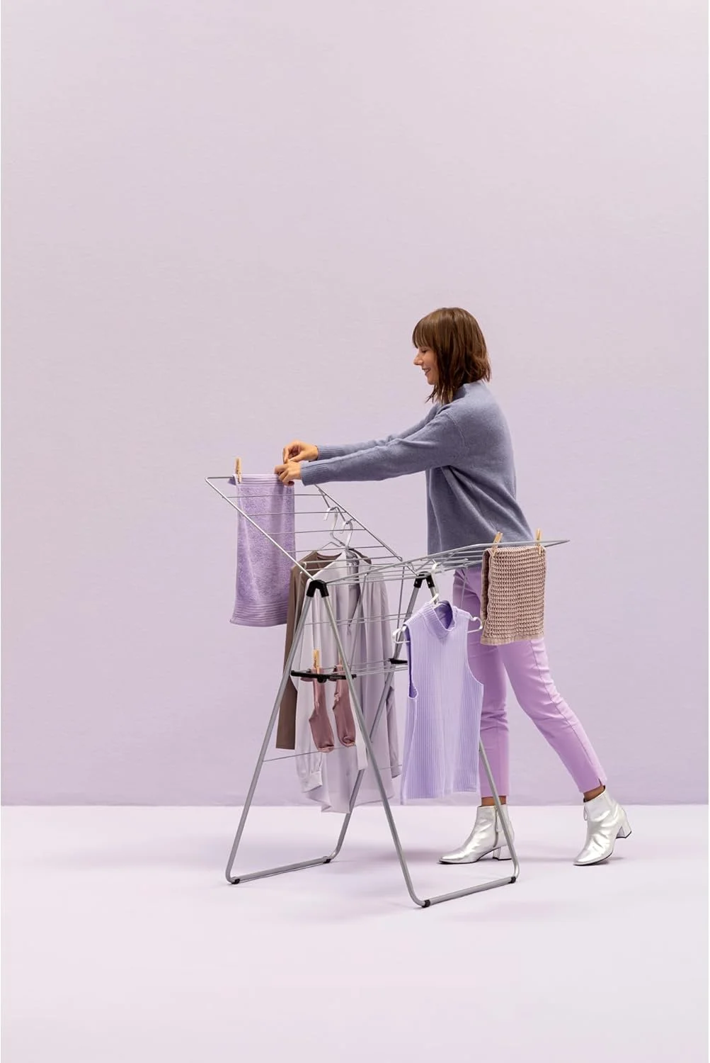 بند رخت تاشو برابانتیا HangOn، 15 متری، خاکستری متالیک - حداکثر تحمل وزن 12.5 کیلوگرم - دارای باله های قابل تنظیم - ایده آل برای لباس های ظریف - جمع و جور و تاشو