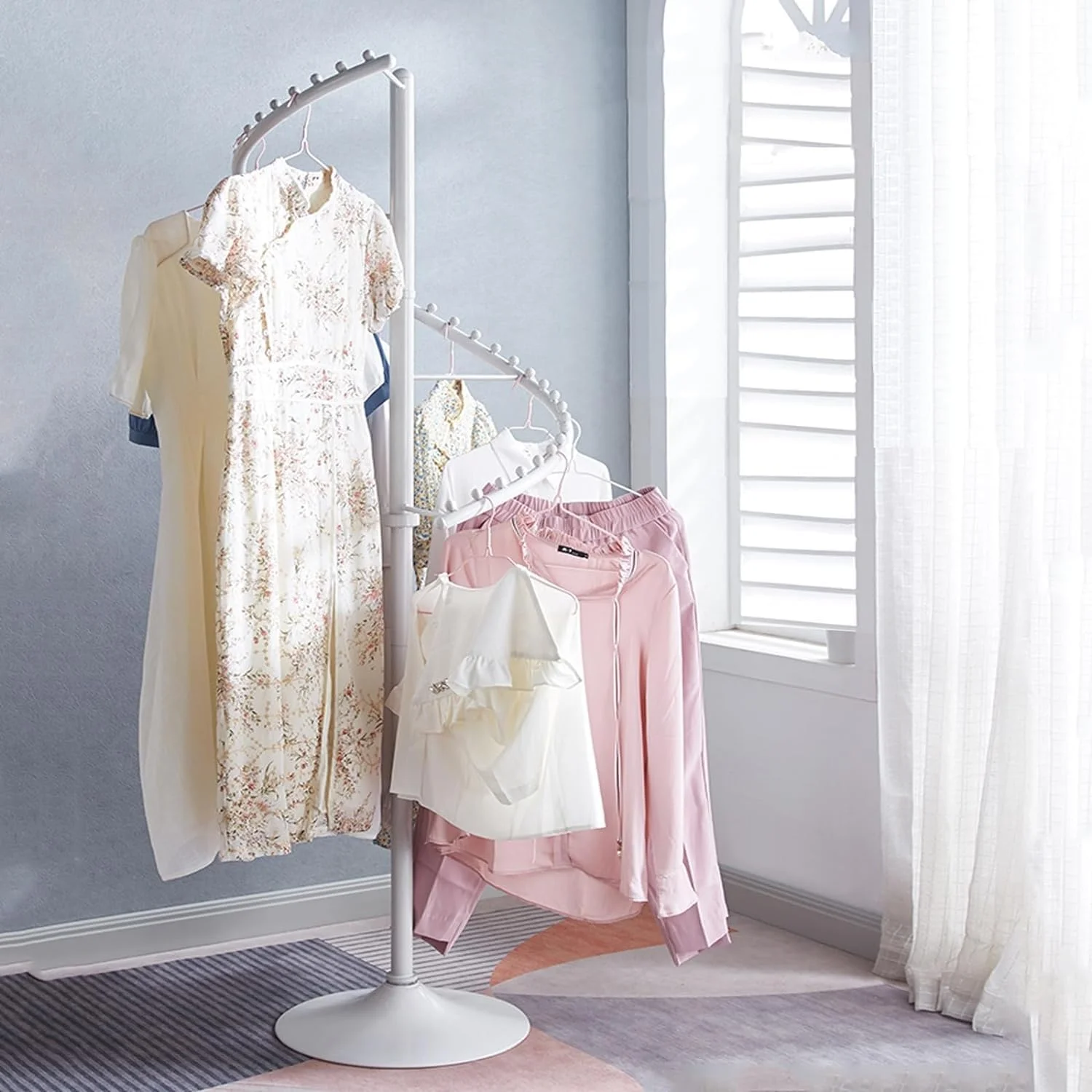 رگال لباس چرخشی مارپیچ، رگال فلزی لباس با کیفیت تجاری با پایه پایدار، آویز لباس ایستاده برای آویزان کردن لباس، رگال لباس برای بوتیک ها و نمایش لباس