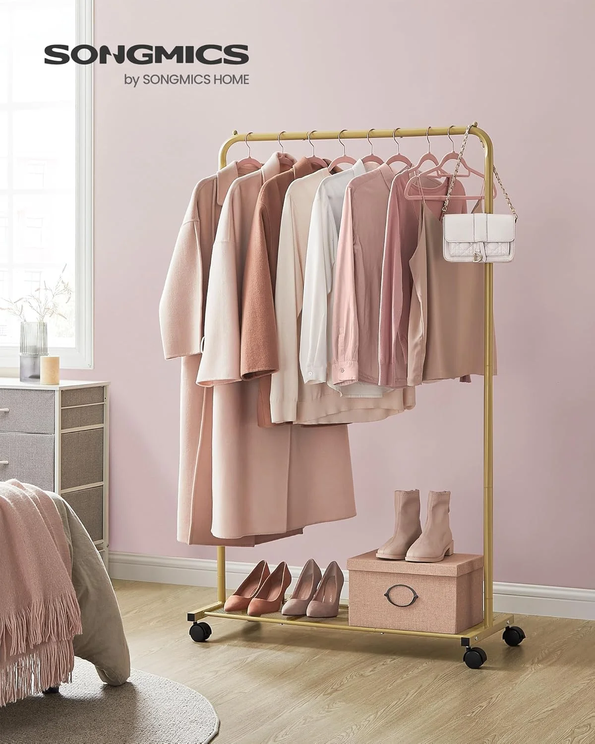 رگال لباس SONGMICS چرخ دار، رگال آویز لباس، رگال فلزی 25.4 میلی متری با قفسه توری متراکم، ظرفیت بار 50 کیلوگرم، 2 ترمز، طلایی UHSR025A01 رگال لباس SONGMICS چرخ دار، رگال آویز لباس، رگال فلزی 25.4 میلی متری با قفسه توری متراکم، ظرفیت بار 50 کیلوگرم، 2 ترمز، طلایی UHSR025A01
