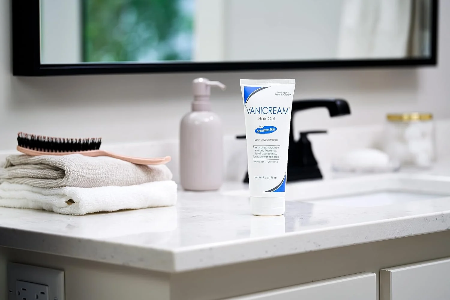 ژل حالت دهنده مو ونیکریم فری اند کلیر برای پوست حساس - بدون عطر - 200 گرم ژل حالت دهنده مو ونیکریم فری اند کلیر برای پوست حساس - بدون عطر - 200 گرم