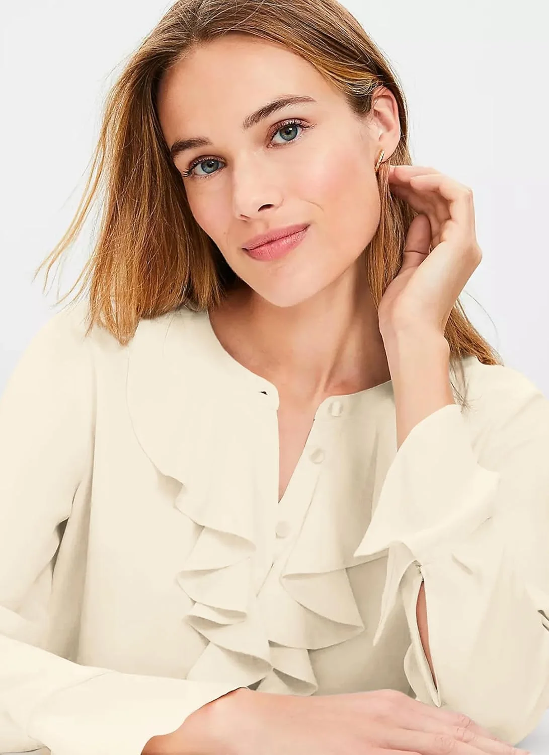 بلوز دکمه دار زنانه آستین بلند مدل آبشاری مناسب استایل رسمی و غیر رسمی پاییز 2025 بلوز دکمه دار زنانه آستین بلند مدل آبشاری مناسب استایل رسمی و غیر رسمی پاییز 2025