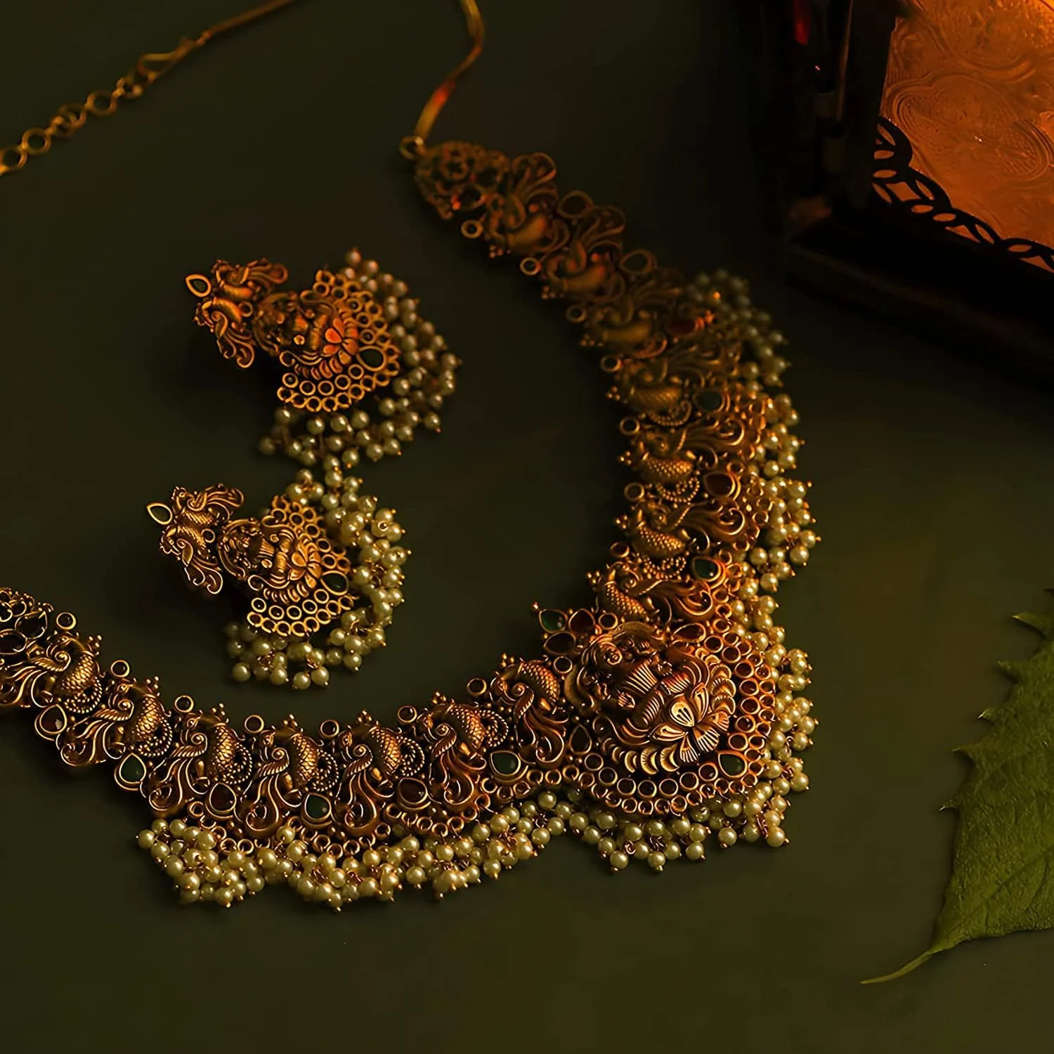 ست جواهرات مجلسی و شیک مرواریدی زنانه Shining Diva | ست گردنبند معبد | گردنبند مناسب جشن عروسی | روکش طلای 22 عیار | مشابه جواهرات طلای اصل ست جواهرات مجلسی و شیک مرواریدی زنانه Shining Diva | ست گردنبند معبد | گردنبند مناسب جشن عروسی | روکش طلای 22 عیار | مشابه جواهرات طلای اصل