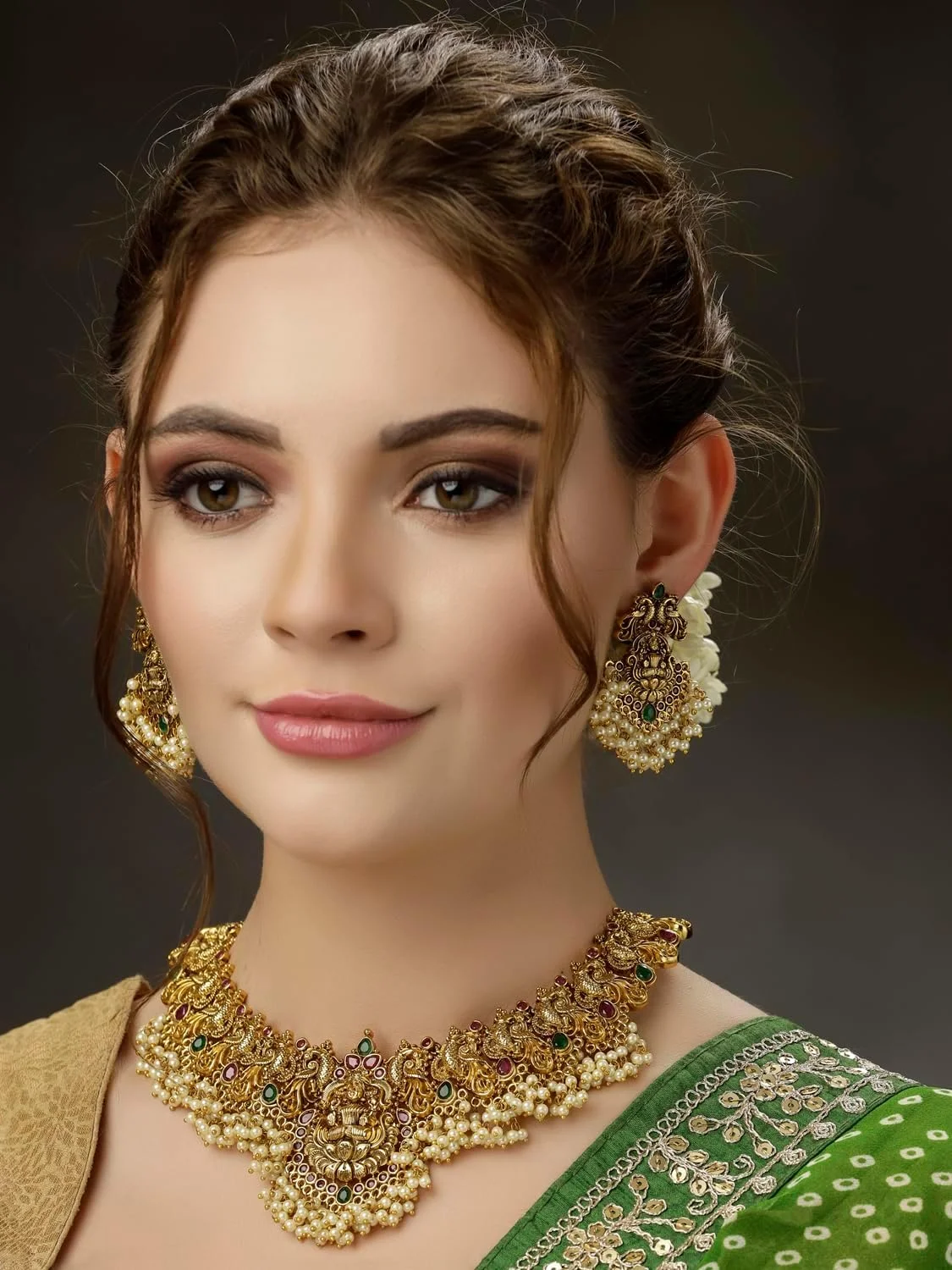 ست جواهرات مجلسی و شیک مرواریدی زنانه Shining Diva | ست گردنبند معبد | گردنبند مناسب جشن عروسی | روکش طلای 22 عیار | مشابه جواهرات طلای اصل ست جواهرات مجلسی و شیک مرواریدی زنانه Shining Diva | ست گردنبند معبد | گردنبند مناسب جشن عروسی | روکش طلای 22 عیار | مشابه جواهرات طلای اصل