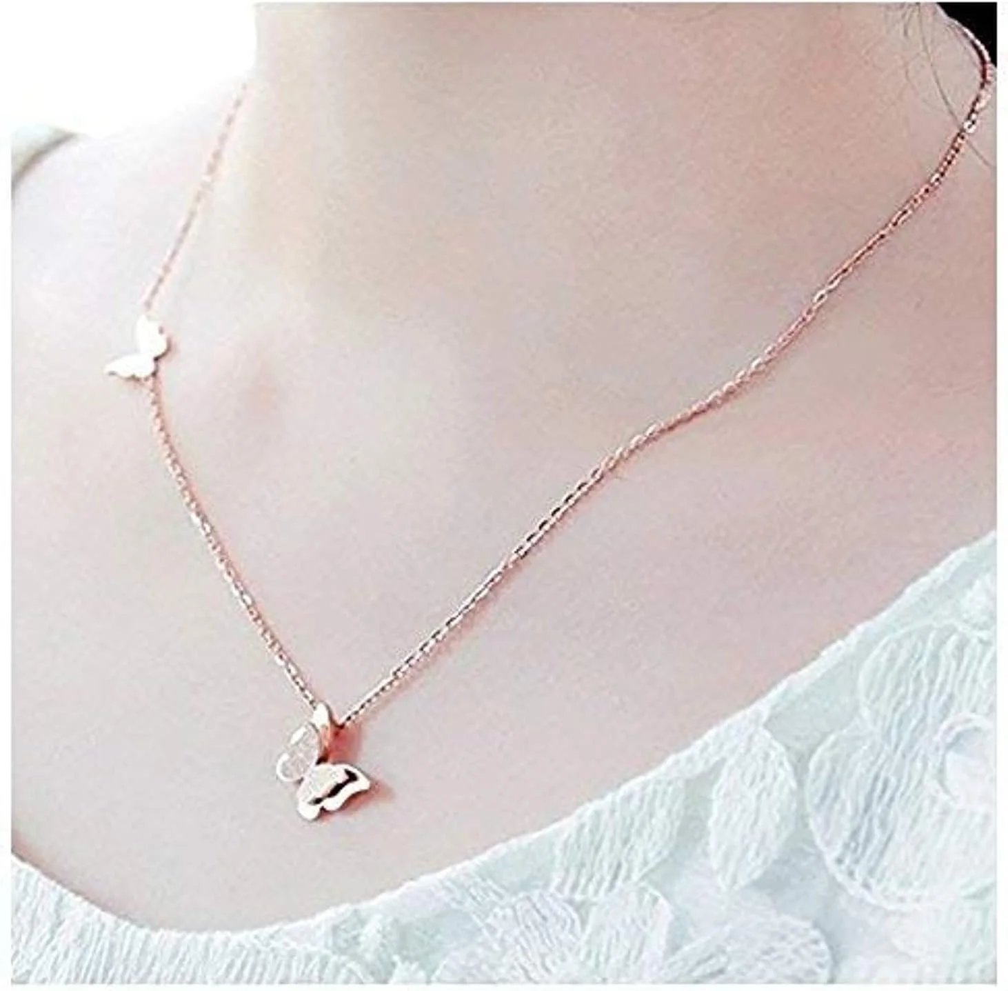 آویز گردنبند زنجیری نگین دار پروانه ای نگین اتمی دوبل با روکش طلای رزگلد 18 عیار شاینینگ دیوا مناسب دختران (طلایی، 10725np)