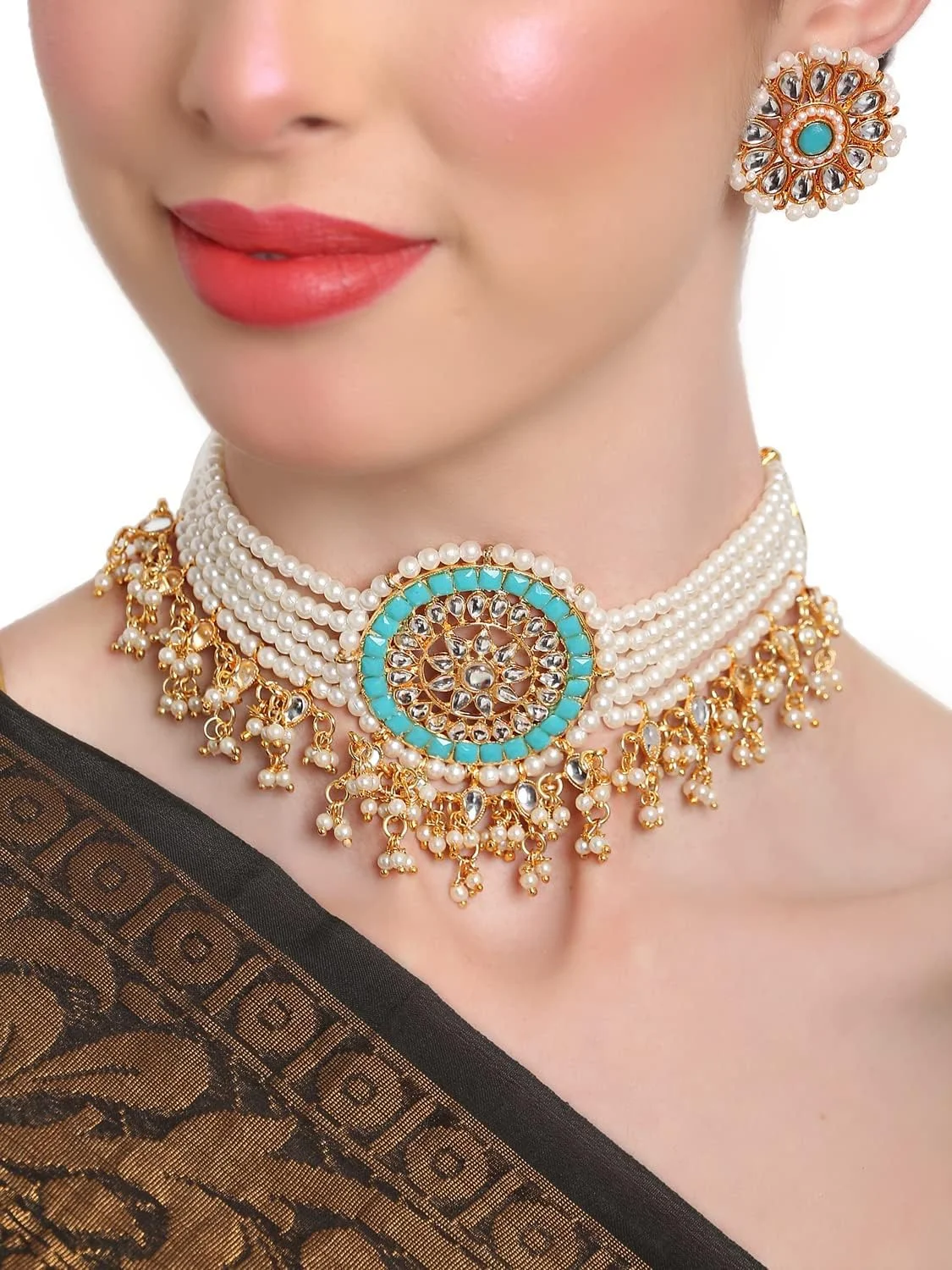 ست جواهرات گردنبند چوکر مرواریدی و نگین دار شیک و جدید زنانه با روکش طلای 18 عیار ست جواهرات گردنبند چوکر مرواریدی و نگین دار شیک و جدید زنانه با روکش طلای 18 عیار