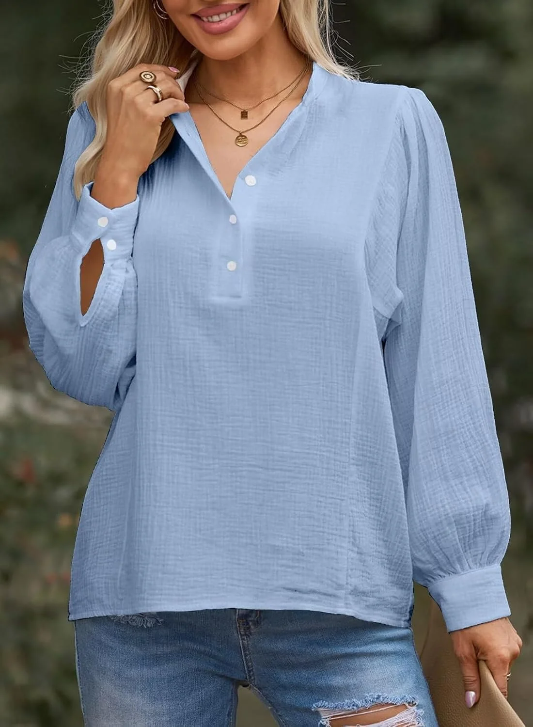 بلوز زنانه آستین فانوسی دکمه دار یقه هفت با بافت تزیینی