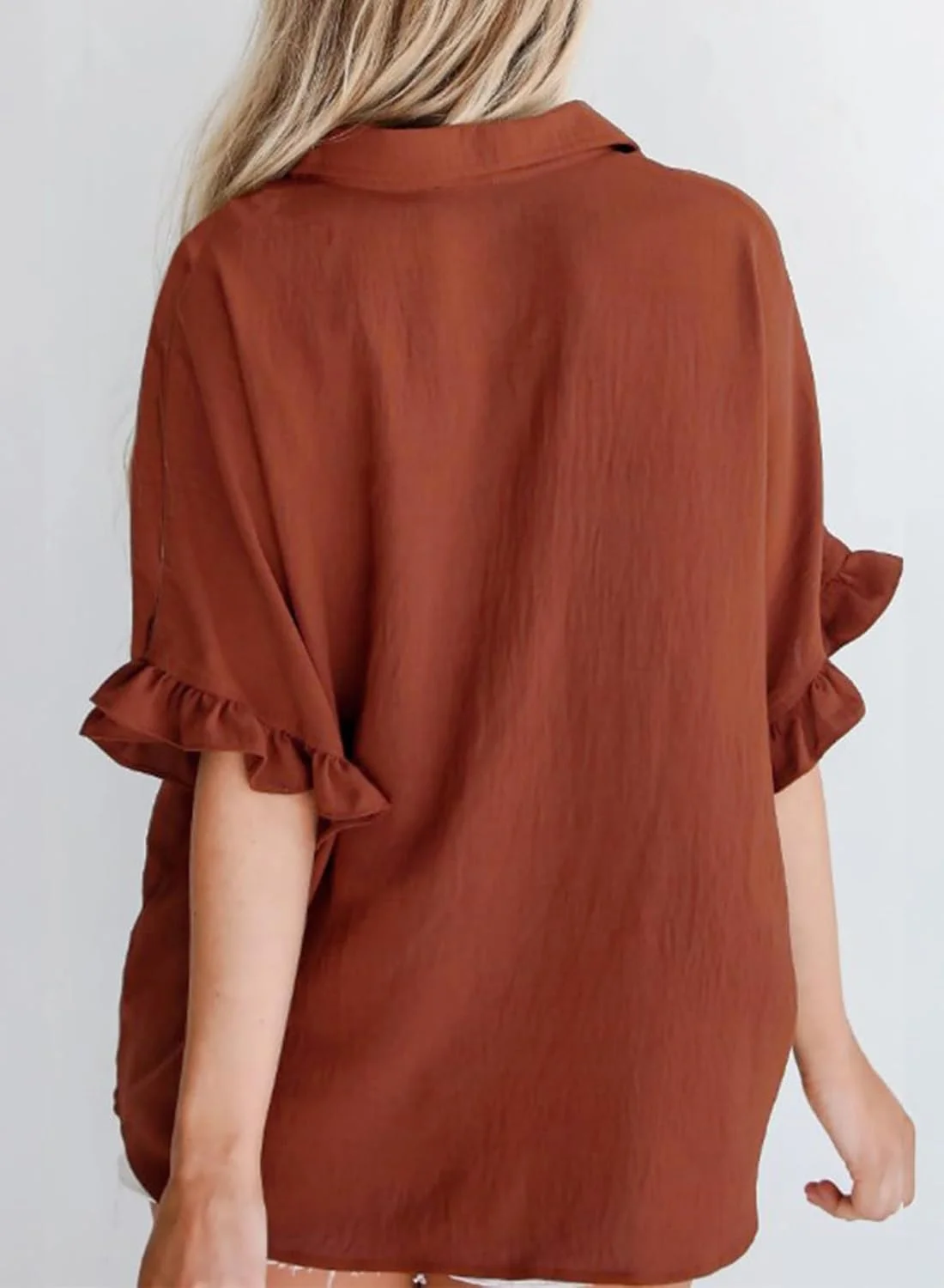 بلوز آستین کوتاه زنانه دکمه دار، یقه هفت، طرح دار - رنگ شتری - سایز M