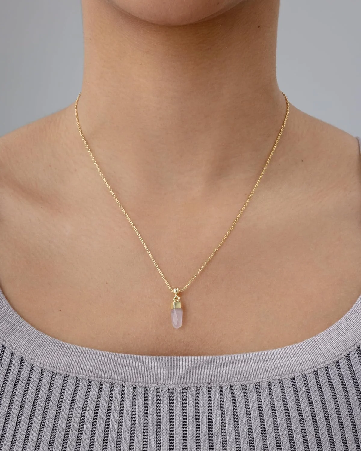 گردنبند زنانه با روکش طلای 14 عیار پاوی | آویز ظریف سنگ قیمتی با کریستال تراش خورده | زنجیر توپی کشویی قابل تنظیم مینیمالیستی | جواهرات طلای ظریف گردنبند زنانه با روکش طلای 14 عیار پاوی | آویز ظریف سنگ قیمتی با کریستال تراش خورده | زنجیر توپی کشویی قابل تنظیم مینیمالیستی | جواهرات طلای ظریف