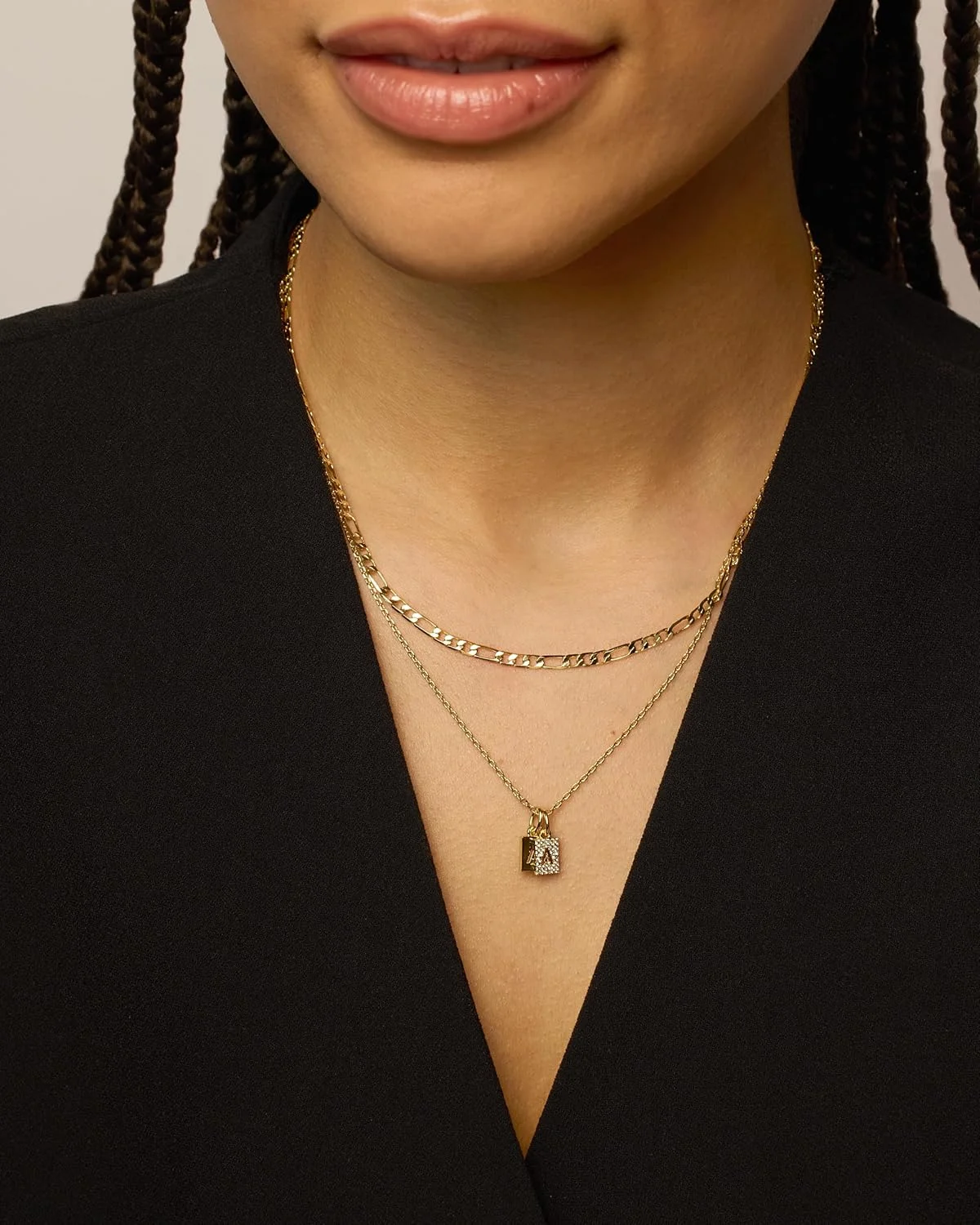 گردنبند لایه ای با آویز پلاک اسم و نگین های زیرکونیا با روکش طلای 14 عیار گردنبند لایه ای با آویز پلاک اسم و نگین های زیرکونیا با روکش طلای 14 عیار