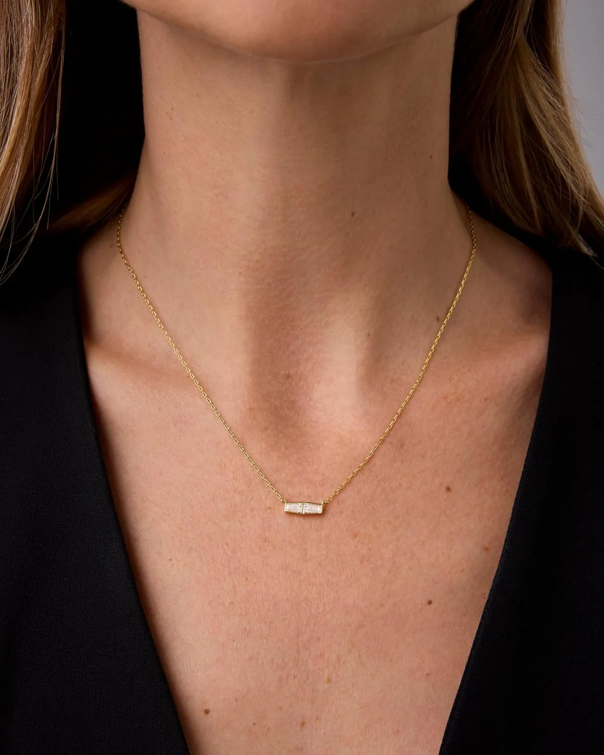 گردنبند آویز دو باگت باریک با روکش طلای 14 عیار پاوی با زیرکونیا مکعبی | گردنبند زنجیری رولو