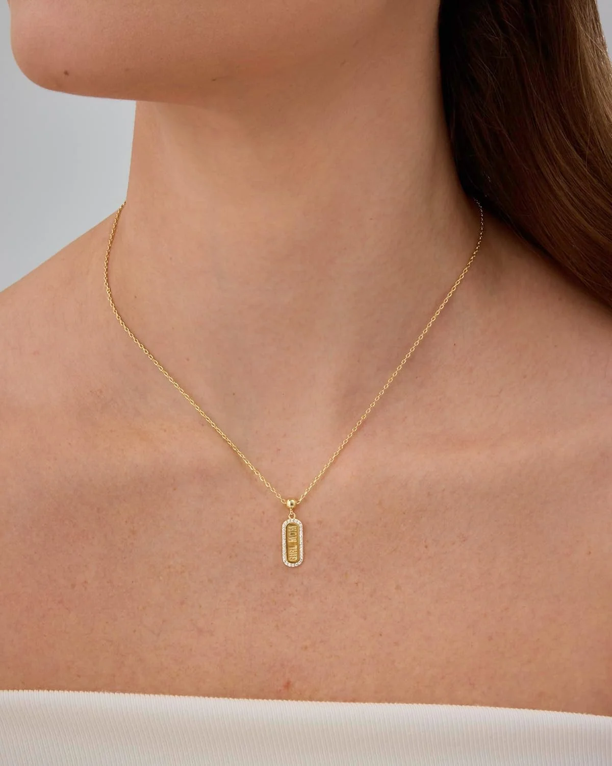 گردنبند آویز پلاک اسم مادر با روکش طلای 14 عیار پاوی برای زنان - گردنبند مادر با زنجیر کشویی قابل تنظیم طلایی - هدیه ای برای مادر شدن با آویز قابل جابجایی