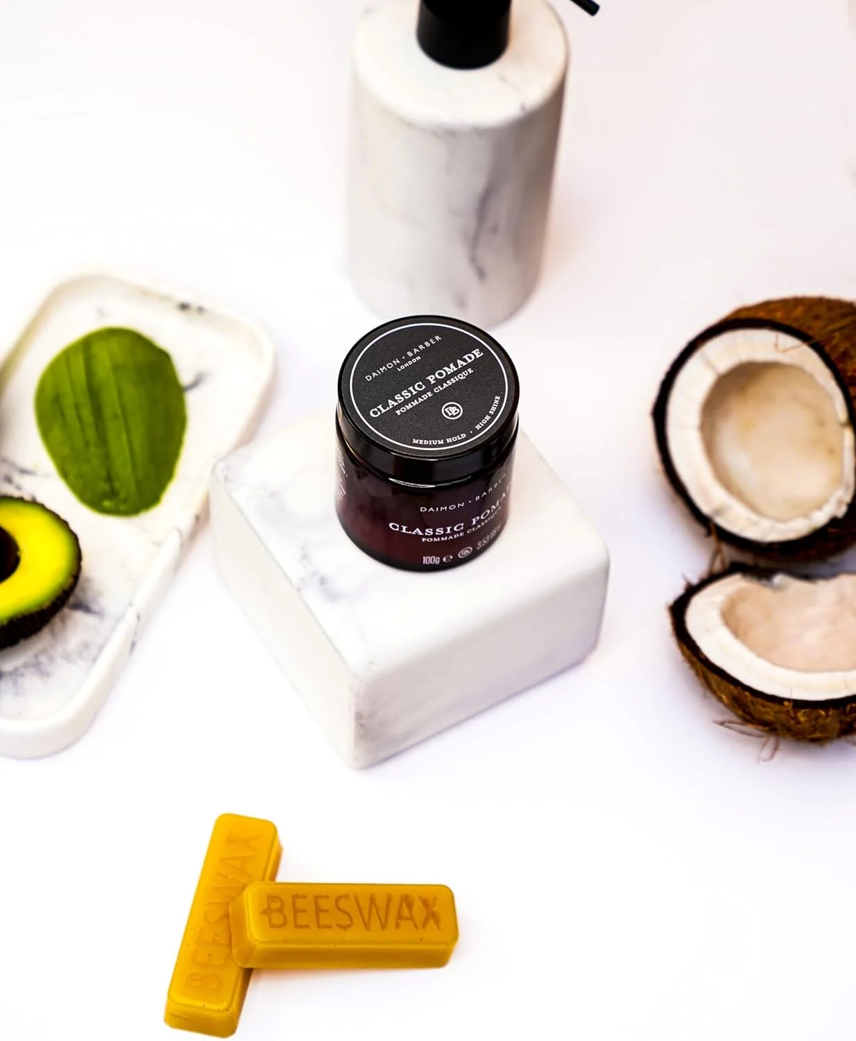 پماد موی کلاسیک دایمون باربر [100 گرم] – بدون پارابن، قدرت نگهداری بالا، ماندگاری طولانی، پماد بر پایه روغن آووکادو و نارگیل با رایحه فلفل سیاه و جوز هندی | آرایش و مراقبت موی مردانه