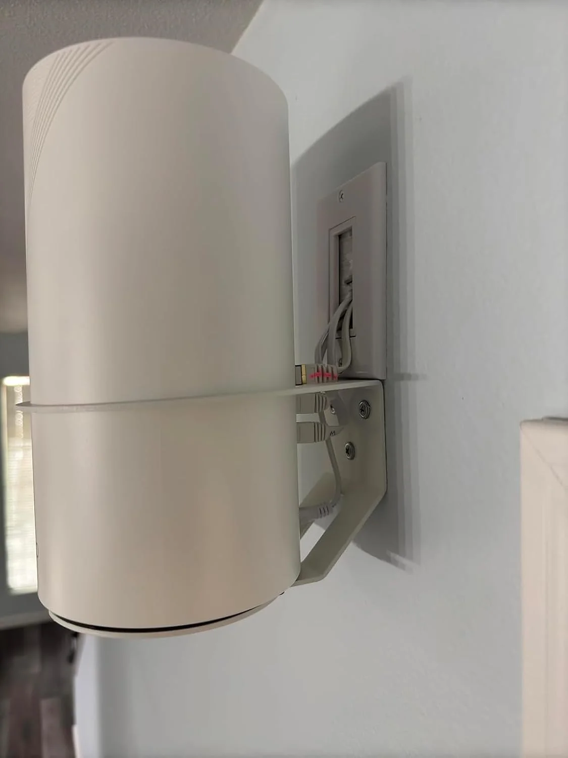 پایه دیواری سازگار ALLICAVER Deco WiFi 7، پایه نگهدارنده فلزی و محکم برای Deco BE63 BE85 BE95، صرفه جویی در فضا، دارای نگهدارنده آویز دیواری به همراه نگهدارنده سازمان دهنده کابل (2 عددی)