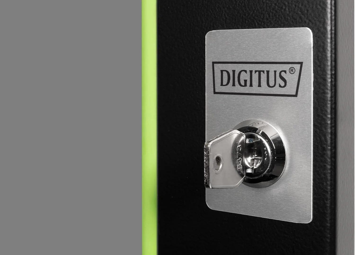 درب شیشه ای جایگزین برای رک شبکه منحصر به فرد DIGITUS - 7 یونیت - مناسب برای DN-19 07-U-SW, DN-19 07U-6/6-SW, DN-19 07-U-3-SW - به همراه قفل و کلید - شیشه ایمنی - مشکی