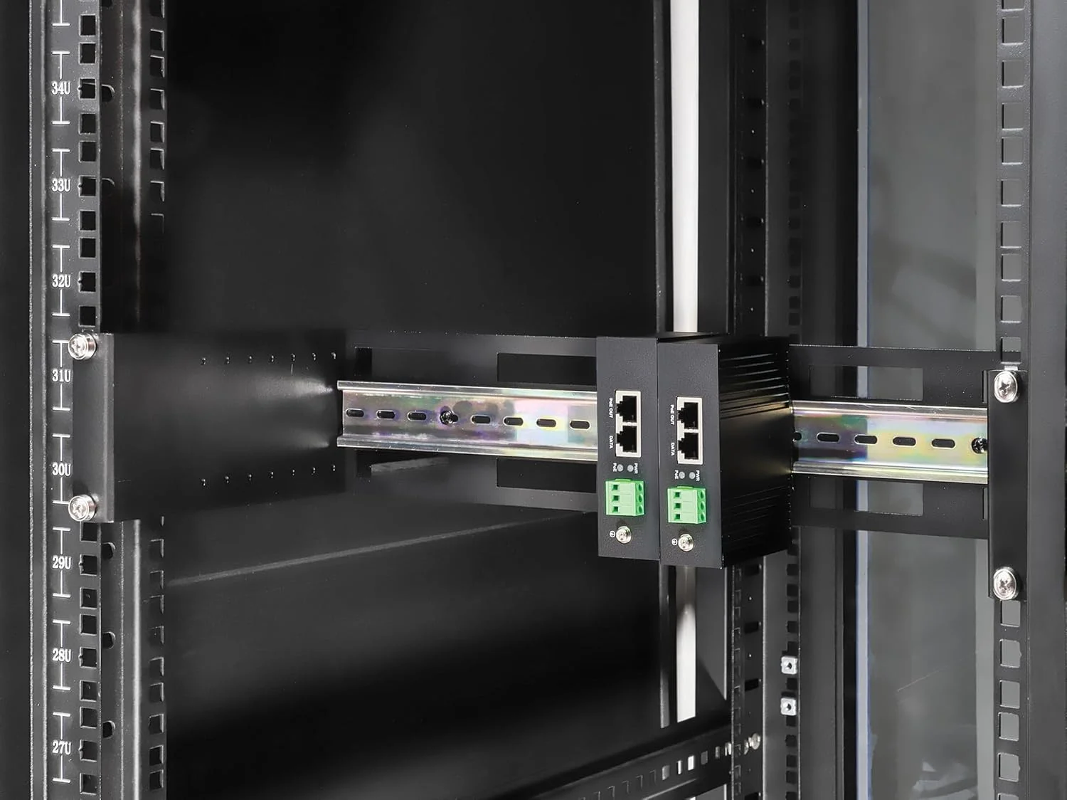 کیت ریل DIN قابل تنظیم 19 اینچی Intellinet، 2U – تنظیم عمق 8 سطحی با کلاهک، ظرفیت وزن 12 کیلوگرم، مقاوم کیت ریل DIN قابل تنظیم 19 اینچی Intellinet، 2U – تنظیم عمق 8 سطحی با کلاهک، ظرفیت وزن 12 کیلوگرم، مقاوم