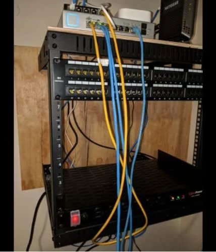 KENUCO (6U, مشکی) - رک شبکه فولادی با فریم باز دیواری 6 یونیت عمق 45 سانتی متر