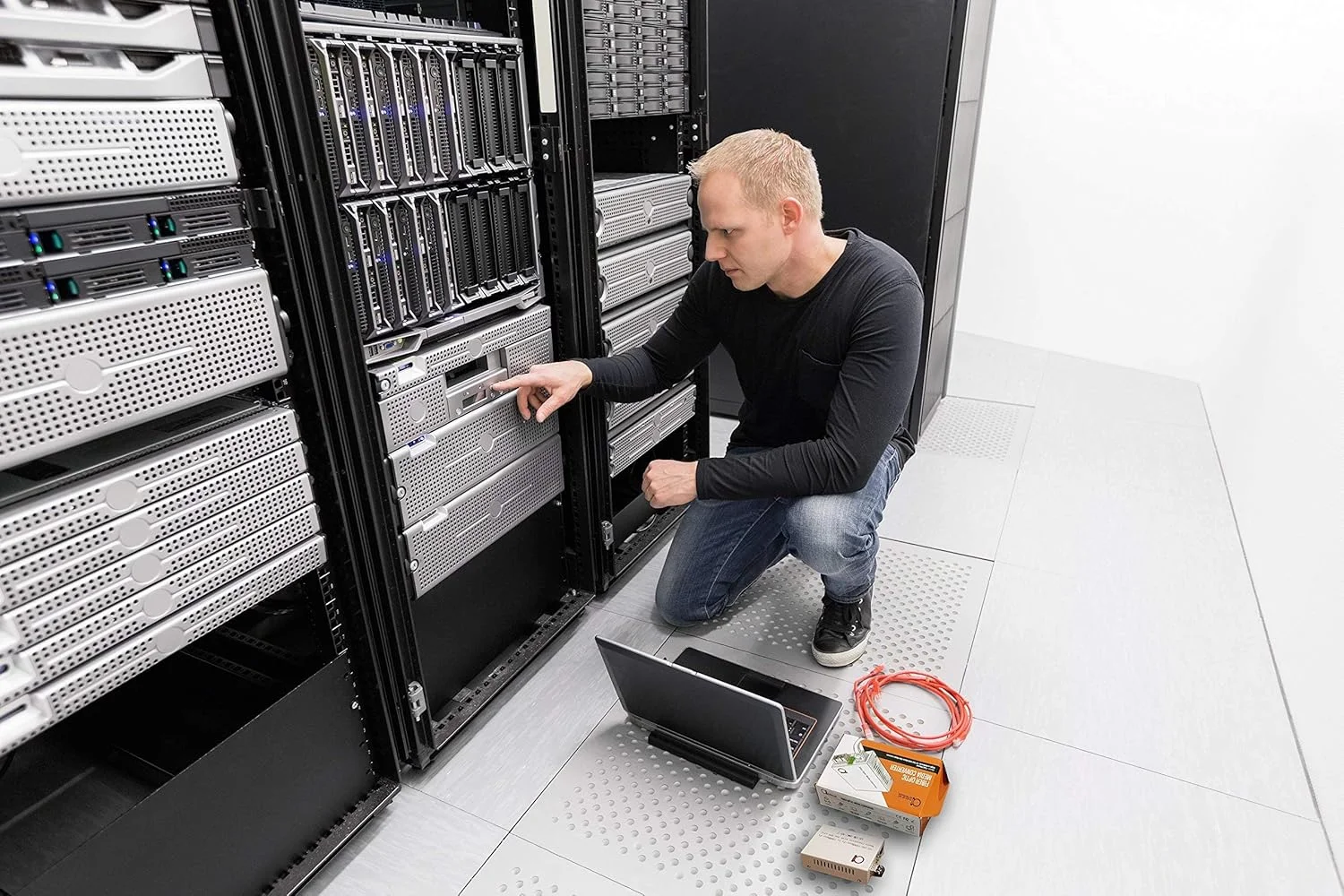 مبدل رسانه فیبر نوری اترنت گیگابیتی با اسلات باز SFP - به مس UTP Cat5e/Cat6 10/100/1000 - تشخیص خودکار - اسلات SFP پشتیبانی از هر نوع مینی GBIC/SFP گیگابیتی - پشتیبانی از جامبو فریم و LLF