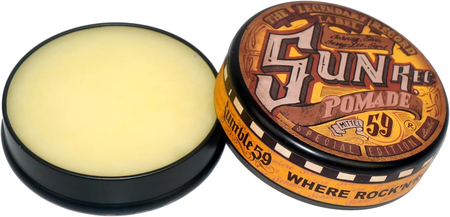 Schmiere FEINSTE HAAR-POMADE Rumble 59 نسخه ویژه SUN Records حالت دهنده مو با پایه روغن با قدرت نگهداری متوسط 133 گرم Schmiere FEINSTE HAAR-POMADE Rumble 59 نسخه ویژه SUN Records حالت دهنده مو با پایه روغن با قدرت نگهداری متوسط 133 گرم