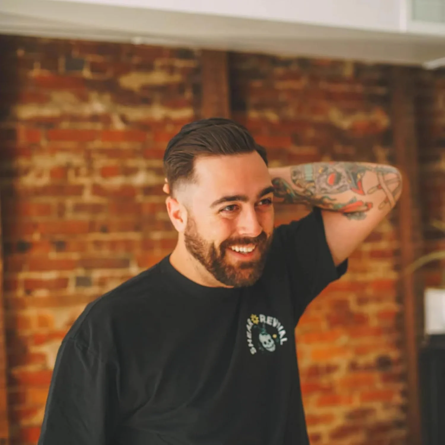 پماد خاک رسی American Gardens از Shear Revival | خمیر مات حالت دهنده موی حرفه ای با قدرت نگهدارندگی بالا، فرمول مبتنی بر آلوئه ورا برای حجم دهی و بافت دهی، رایحه پرتقال وحشی و خزه بلوط 96 گرم