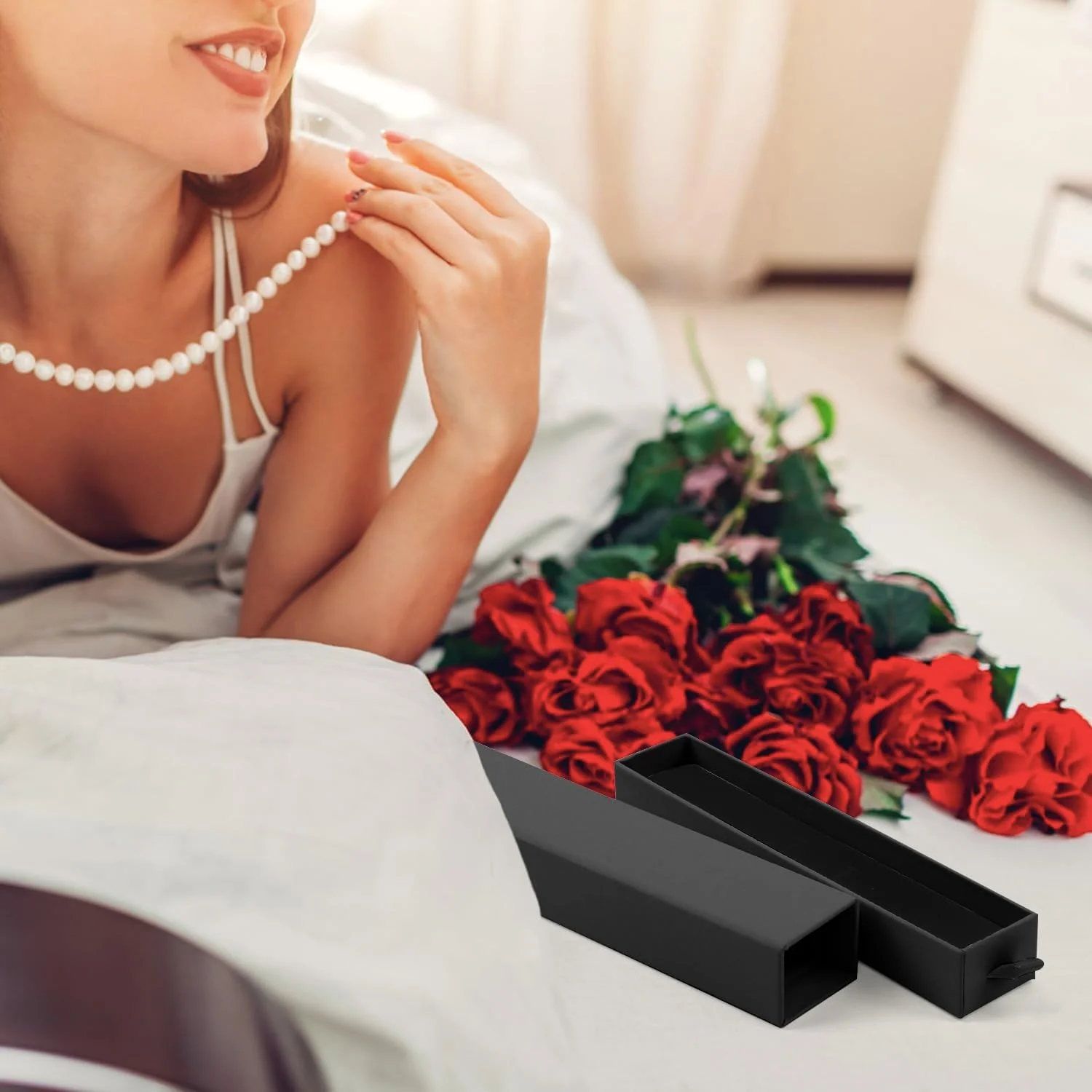 جعبه هدیه جواهرات با روکش مخملی لوکس 12 عددی، سبک کشویی جمع و جور برای سازماندهی گوشواره، انگشتر، گردنبند و دستبند (21x4.5x3.5 سانتی متر، مشکی)