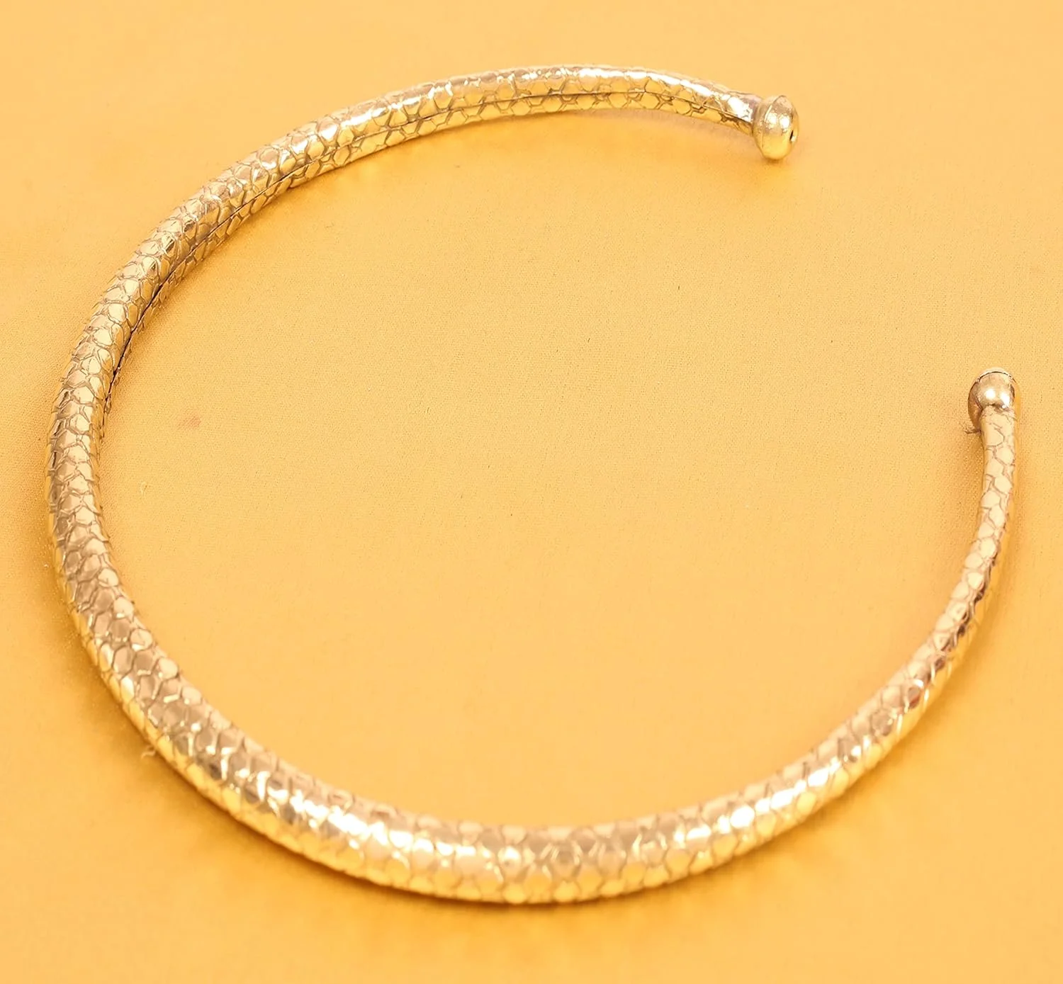 تاچ استون گردنبند طوق شیک و مجلسی با طرحی زیبا و دست ساز به سبک بالیوود هندی، طلایی عتیقه، مناسب بانوان تاچ استون گردنبند طوق شیک و مجلسی با طرحی زیبا و دست ساز به سبک بالیوود هندی، طلایی عتیقه، مناسب بانوان