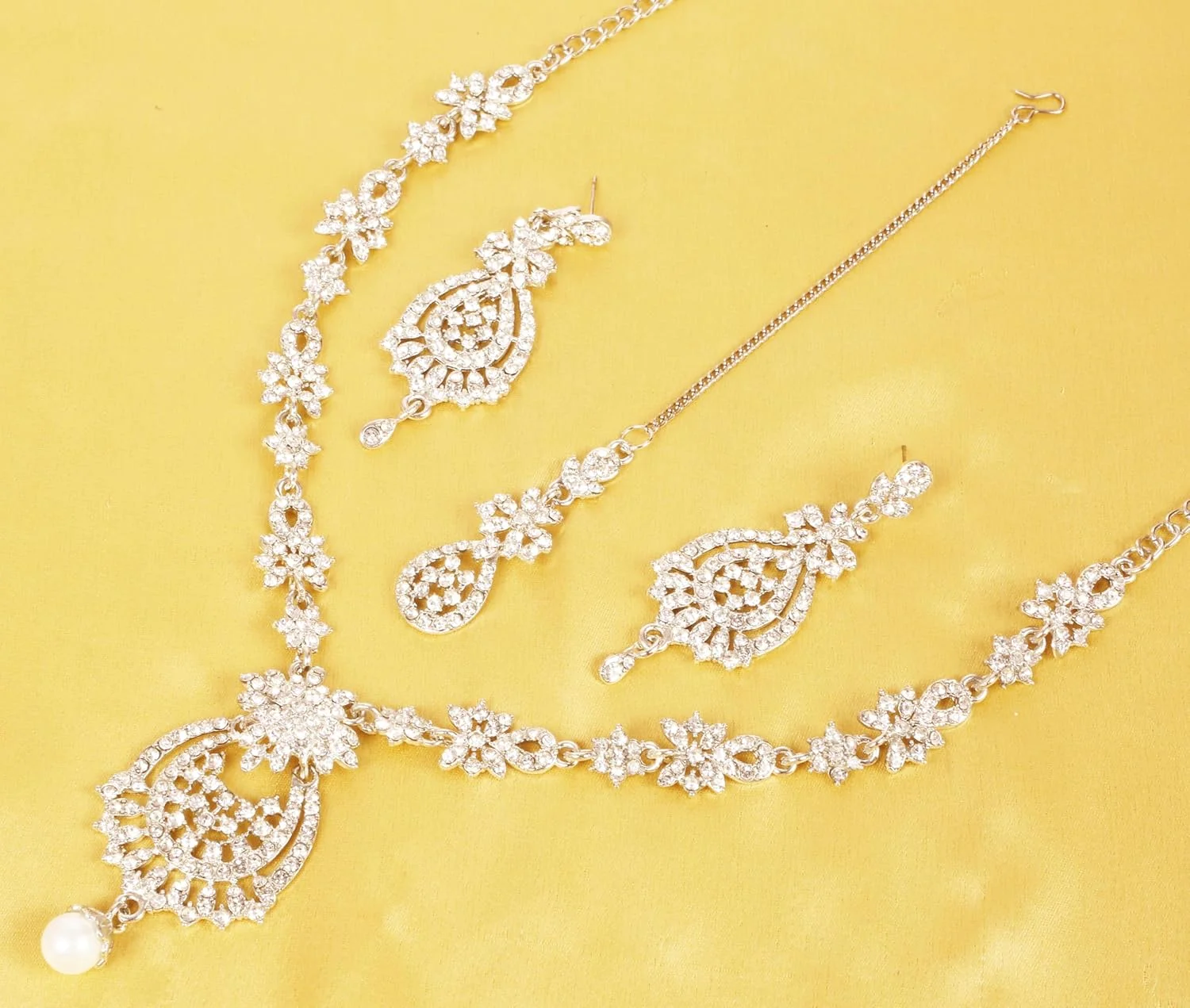 ست گردنبند زنانه طرح الماس، نگین دار، نقره ای ست گردنبند زنانه طرح الماس، نگین دار، نقره ای