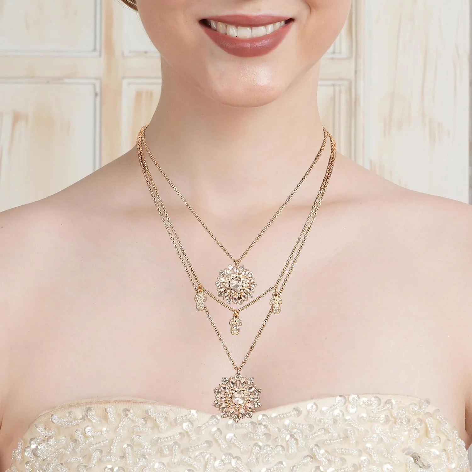 تاچ استون، سبک زیبای بالیوود هندی، طرح قلب نمادین عشق، ظاهری جذاب، زنجیر سه تایی بادوام با روکش طلایی برای بانوان. تاچ استون، سبک زیبای بالیوود هندی، طرح قلب نمادین عشق، ظاهری جذاب، زنجیر سه تایی بادوام با روکش طلایی برای بانوان.