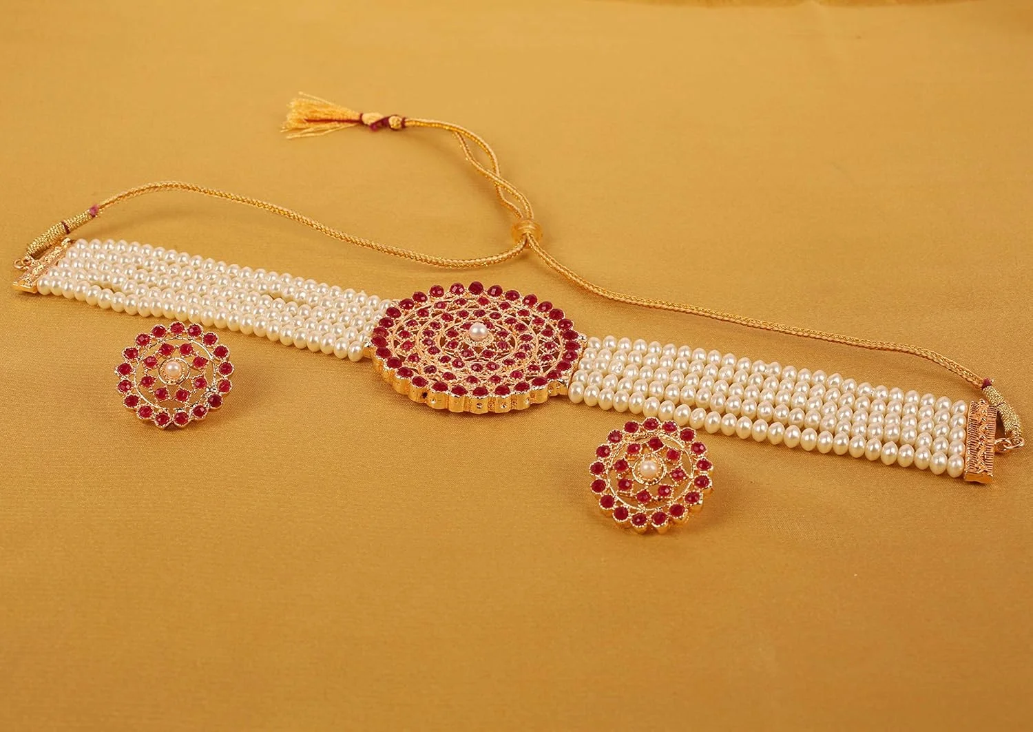 ست گردنبند چوکر مجلسی با طراحی بزرگ، نگین های یاقوت مصنوعی، مروارید های مصنوعی و روکش طلایی مناسب بانوان ست گردنبند چوکر مجلسی با طراحی بزرگ، نگین های یاقوت مصنوعی، مروارید های مصنوعی و روکش طلایی مناسب بانوان