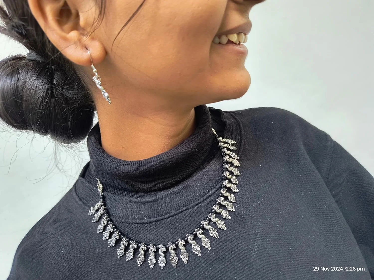 دست ساز هندی با طرح طاووس، مجموعه جواهرات "آبکاری شده"، کار شده با مهره های مشکی، طرح زیورآلات گردنبند زنانه با رنگ نقره ای اکسید شده.