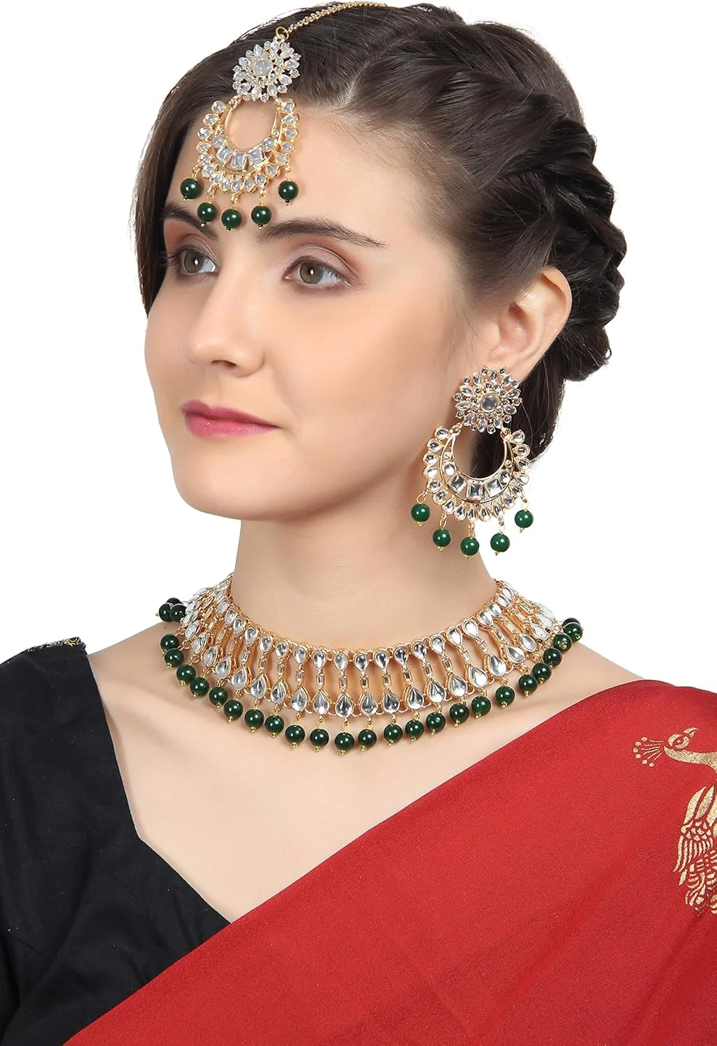 ست گردنبند مجلسی زنانه با طراحی الهام گرفته از جواهرات سلطنتی هندی، مزین به سنگ های سبز اونیکس مصنوعی و روکش طلایی ست گردنبند مجلسی زنانه با طراحی الهام گرفته از جواهرات سلطنتی هندی، مزین به سنگ های سبز اونیکس مصنوعی و روکش طلایی