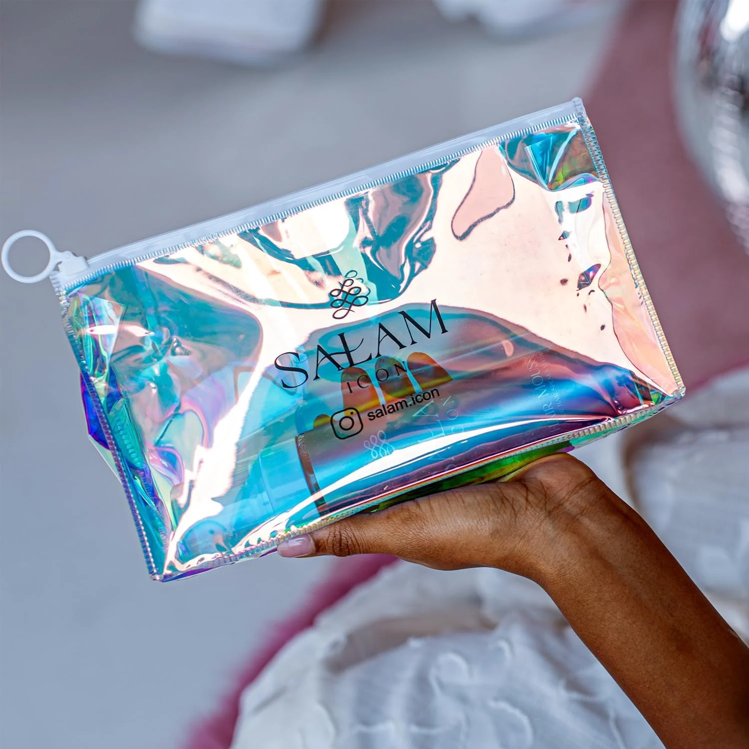 موس حالت دهنده فر مو سلام آیکون، روغن کرچک و گلیسیرین، ایجاد کننده بافت نرم، موس مو برای موهای فر، حالت دهنده فرها، ضد وز، 236 میلی لیتر، کیف رنگارنگ تابستانی موس حالت دهنده فر مو سلام آیکون، روغن کرچک و گلیسیرین، ایجاد کننده بافت نرم، موس مو برای موهای فر، حالت دهنده فرها، ضد وز، 236 میلی لیتر، کیف رنگارنگ تابستانی