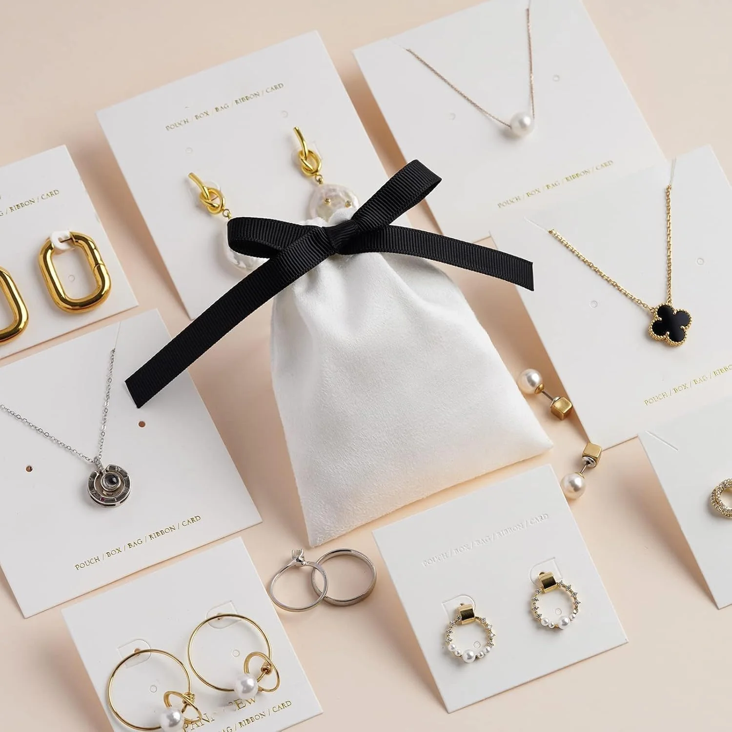 کیسه جواهرات خزنه 20 عددی، بسته بندی لوکس جیر بند دار کوچک برای انگشتر، گردنبند، دستبند، هدفون، مخمل دهانی دسته ای میکروفیبر با روبان های مشکی (10x8 سانتی متر) کیسه جواهرات خزنه 20 عددی، بسته بندی لوکس جیر بند دار کوچک برای انگشتر، گردنبند، دستبند، هدفون، مخمل دهانی دسته ای میکروفیبر با روبان های مشکی (10x8 سانتی متر)