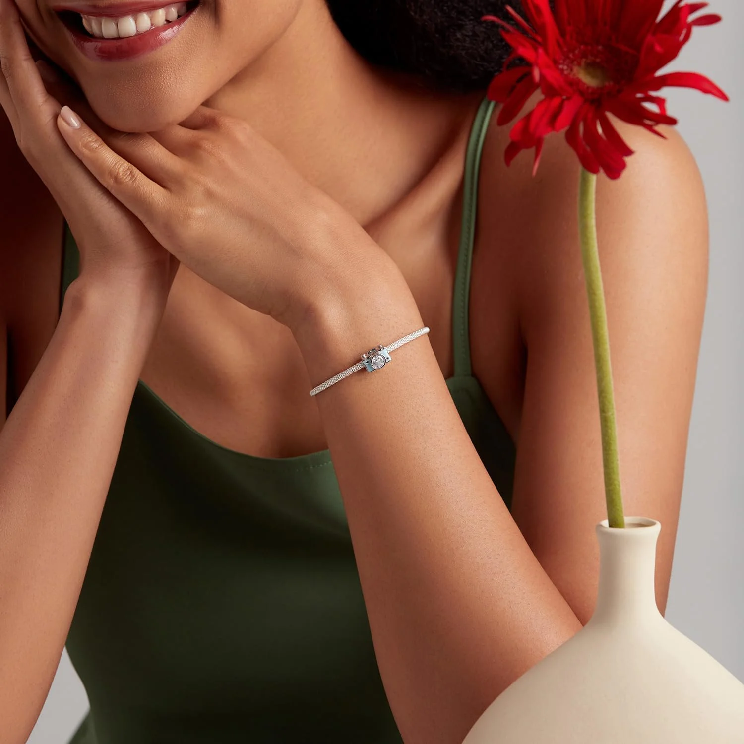 آویز دوربین نقره استرلینگ 925، آویزهای نقره دست ساز منحصر به فرد برای دستبندهای زنانه، هدیه جواهرات شخصی برای تولد و روز مادر، لوازم جانبی دوستداران قهوه برای تزئین دستبند آویز دوربین نقره استرلینگ 925، آویزهای نقره دست ساز منحصر به فرد برای دستبندهای زنانه، هدیه جواهرات شخصی برای تولد و روز مادر، لوازم جانبی دوستداران قهوه برای تزئین دستبند