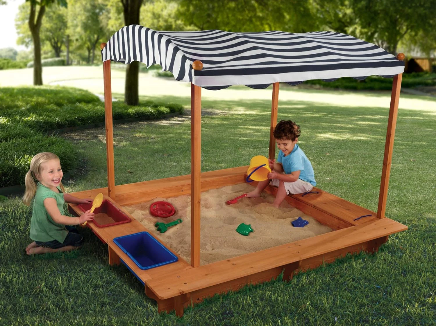 گودال شن چوبی کیدکرافت با سایبان و جعبه های ذخیره سازی، اسباب بازی های شن باغی برای کودکان، تجهیزات بازی در فضای باز برای کودکان، 00165