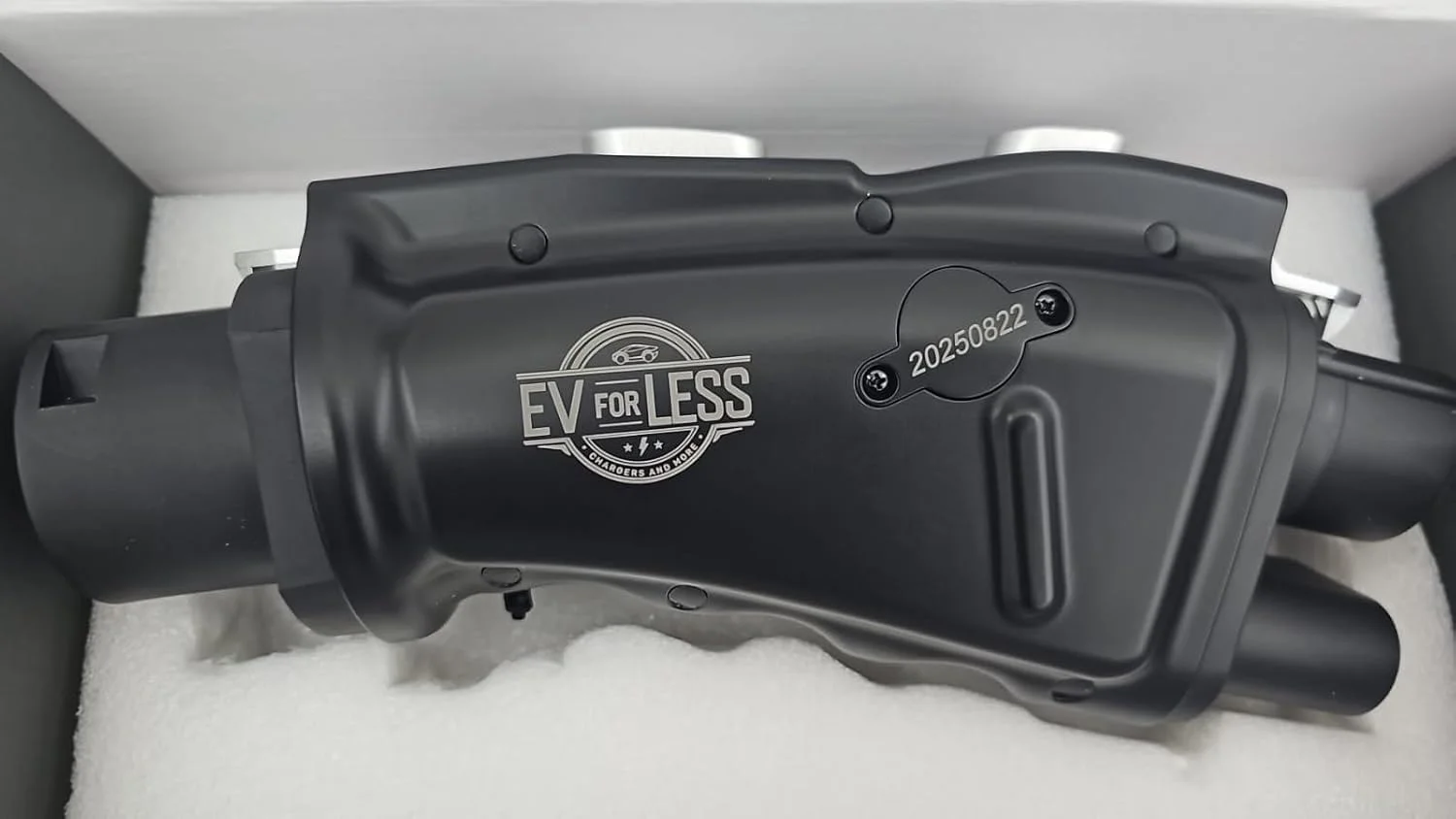 آداپتور شارژ CCS2 به GBT | تا 300 کیلووات DC | برای BYD، ID4/ID6، ROX، Leopard، VW ID، Avatar، Xiaomi، Zeeker و سایر خودروهای برقی چینی آداپتور شارژ CCS2 به GBT | تا 300 کیلووات DC | برای BYD، ID4/ID6، ROX، Leopard، VW ID، Avatar، Xiaomi، Zeeker و سایر خودروهای برقی چینی